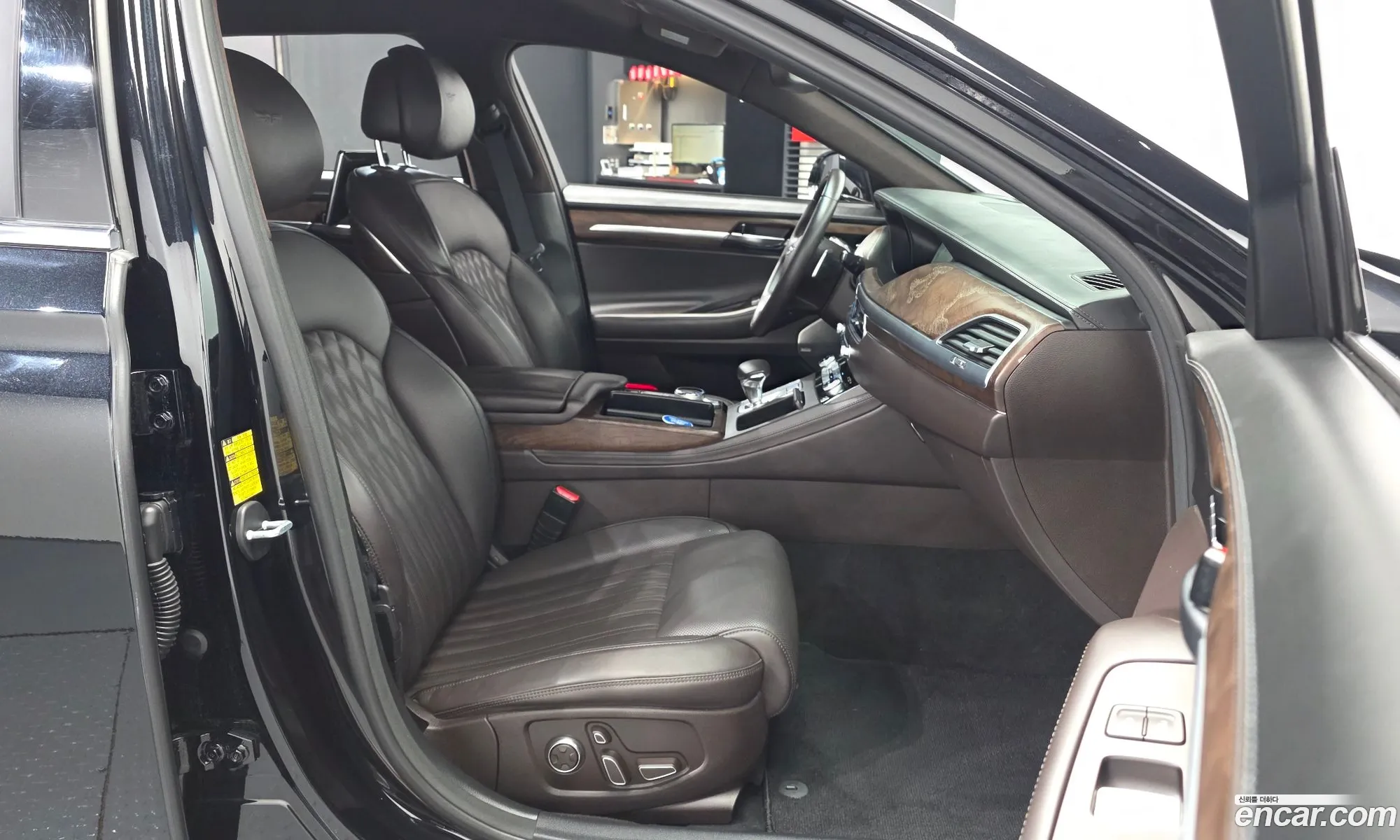Genesis G90 2019 KMHG541HDKU072636 — 14