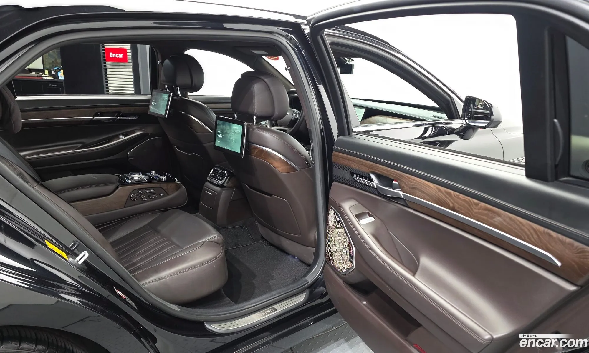 Genesis G90 2019 KMHG541HDKU072636 — 10