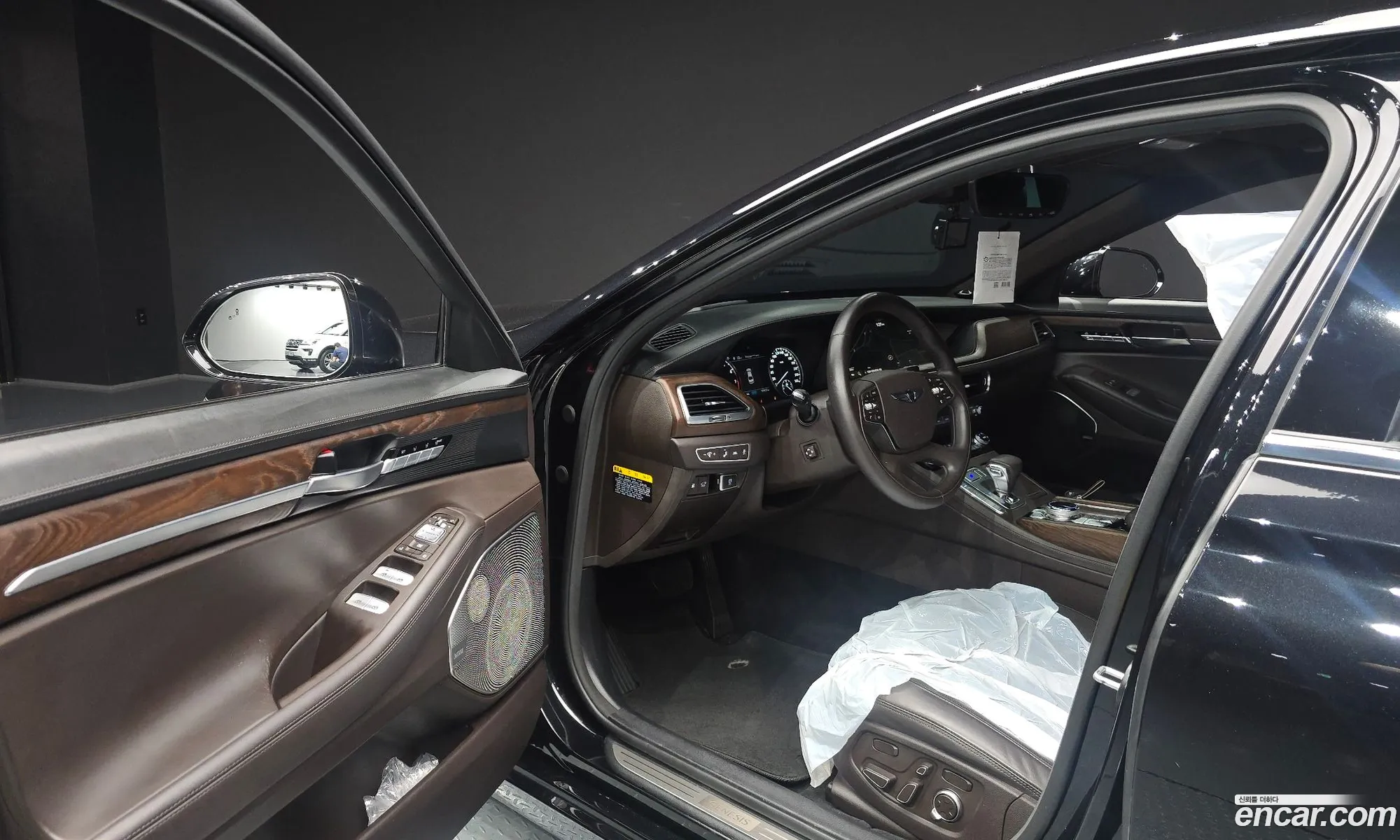 Genesis G90 2020 KMHG341DDLU078675 — 11