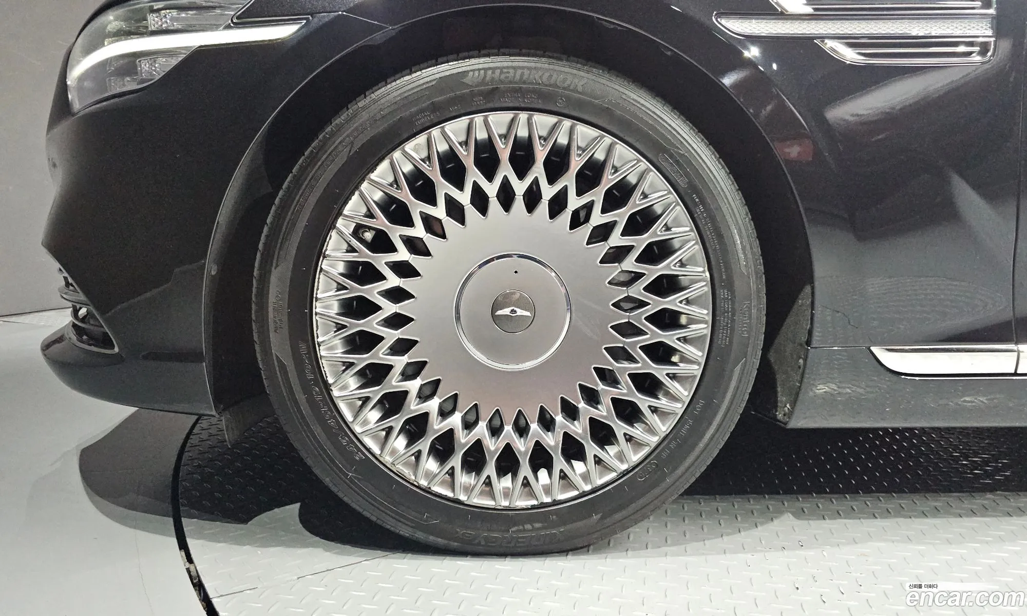 Genesis G90 2020 KMHG341DDLU078675 — 4