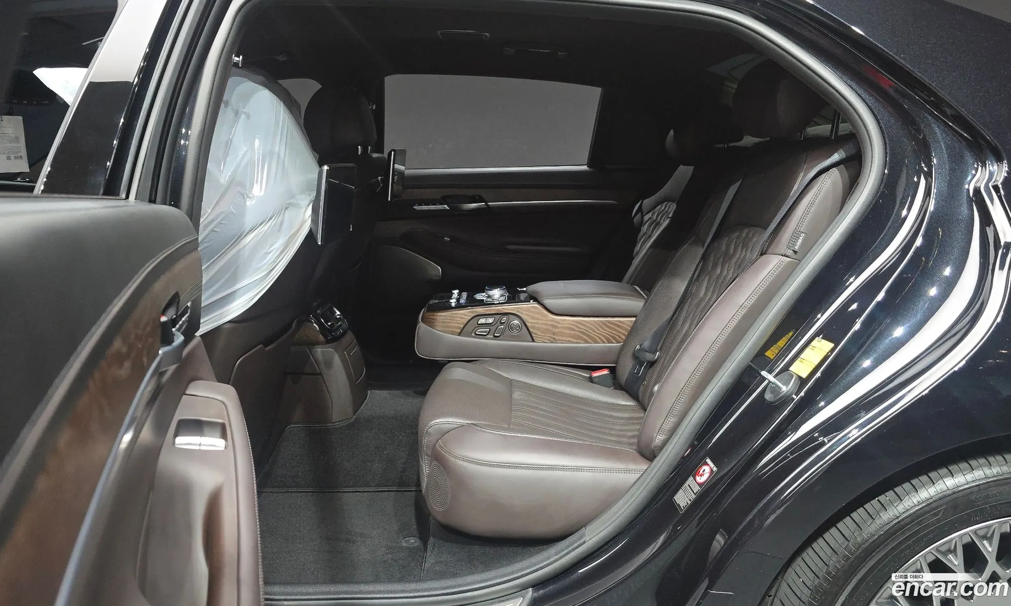 Genesis G90 2020 KMHG341DDLU078675 — 8