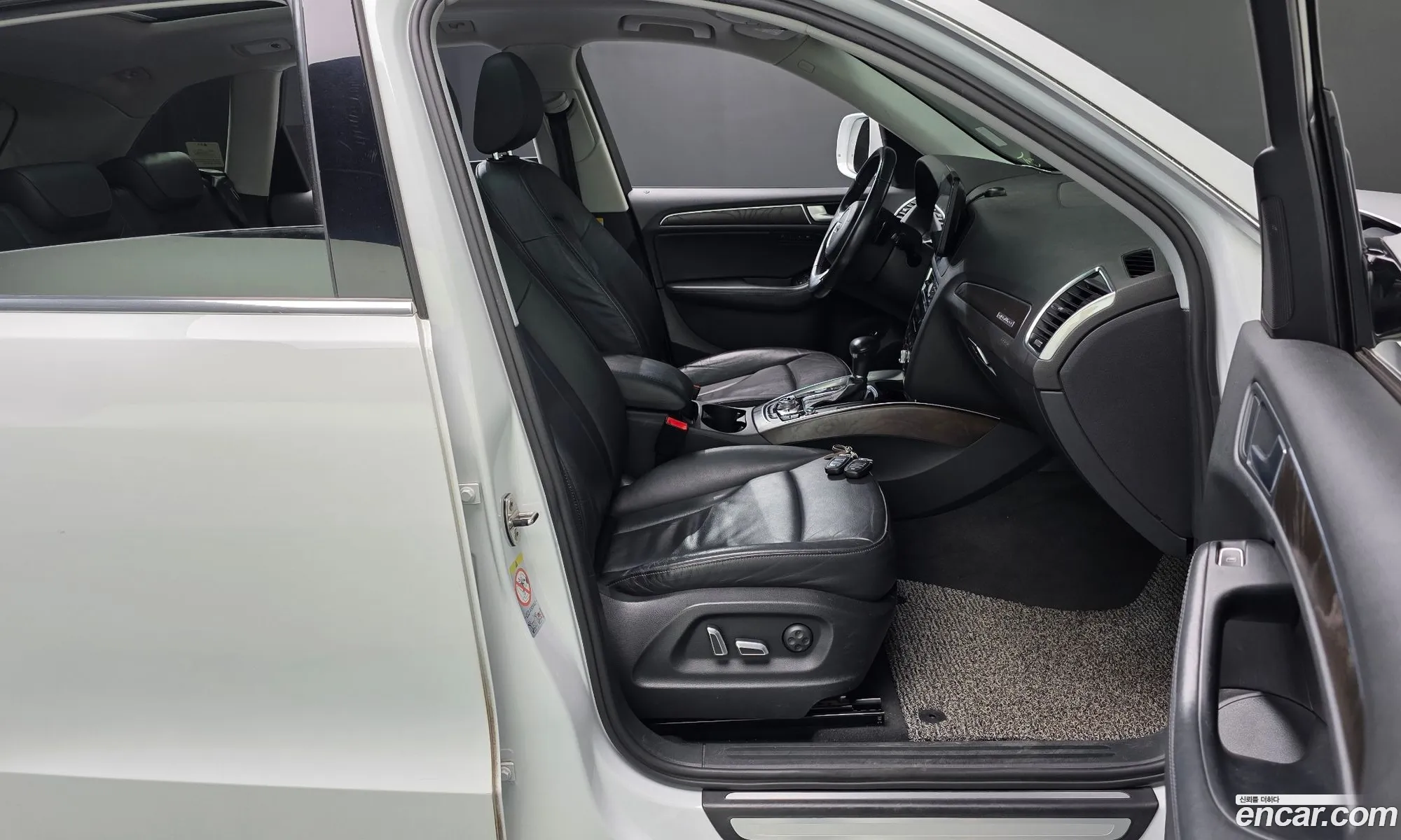 Audi Q5 2016 WAUZZZ8R7GA064932 — 17