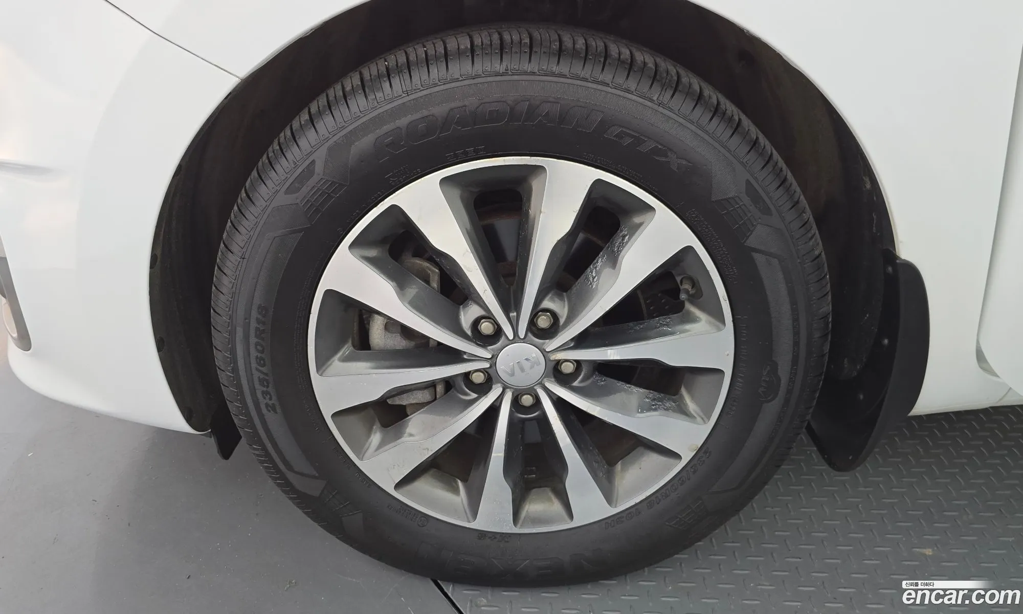 Kia Carnival 2016 KNAMB81ABGS238197 — 16