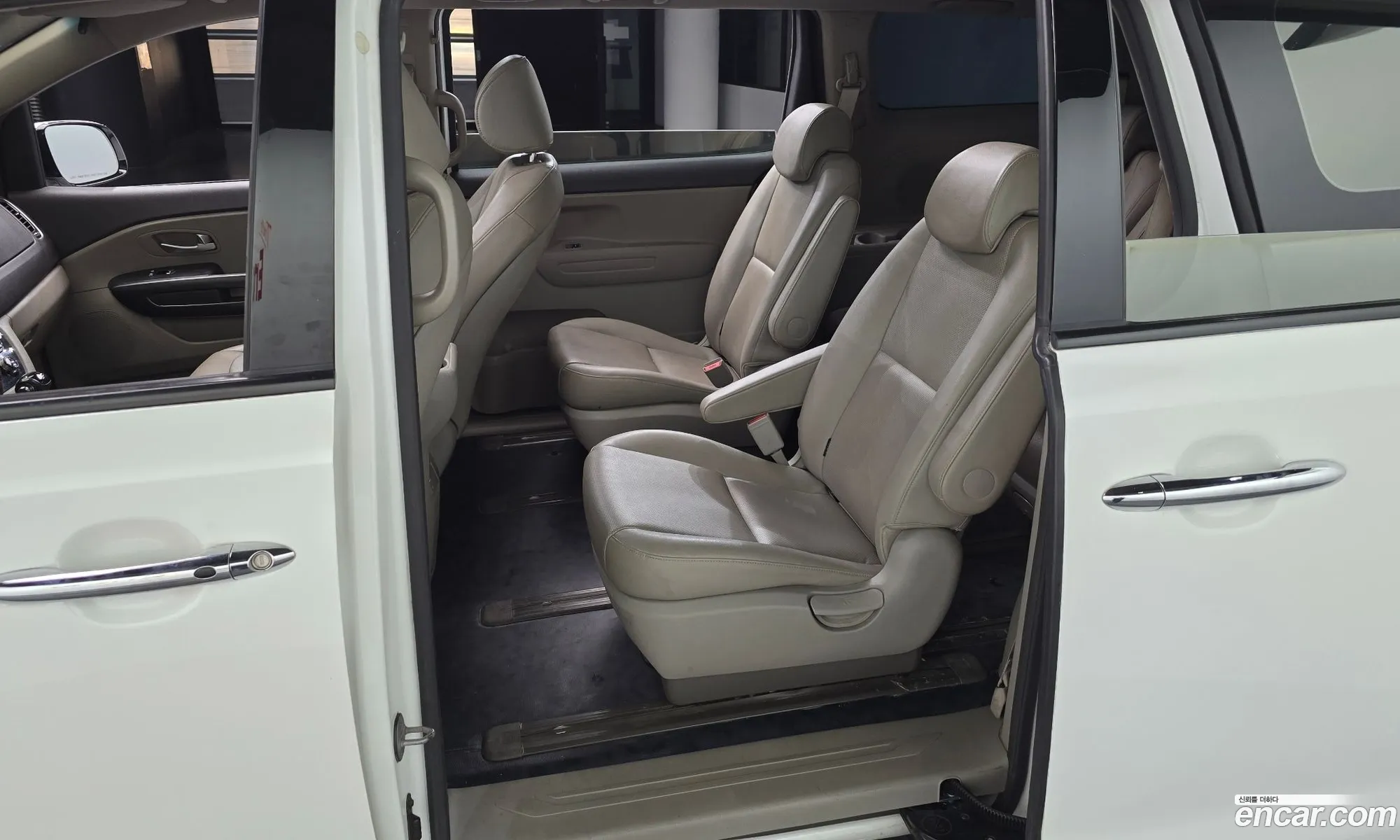 Kia Carnival 2016 KNAMB81ABGS238197 — 11