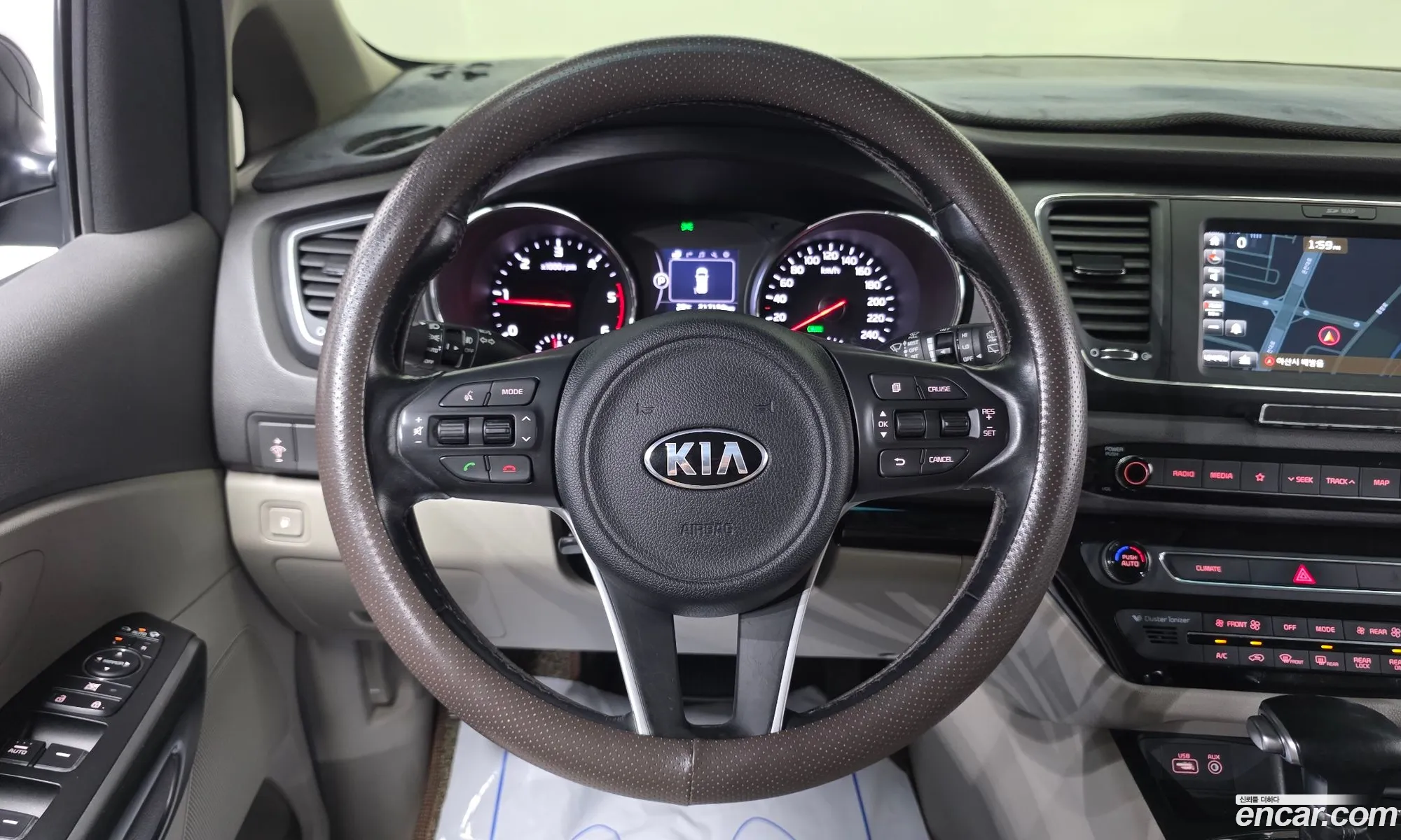 Kia Carnival 2017 — 17