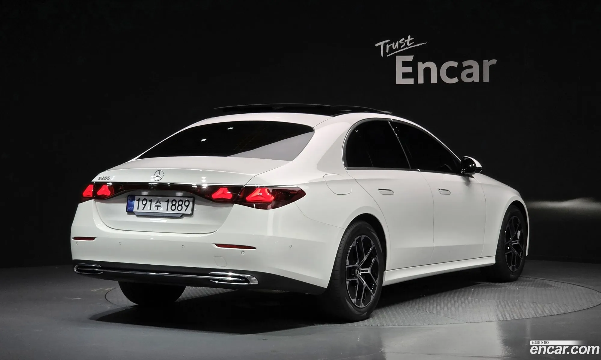 Mercedes-Benz E-Class W214 2025 — 19