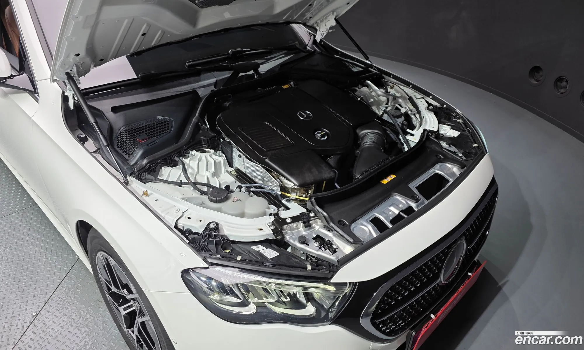 Mercedes-Benz E-Class W214 2025 — 17