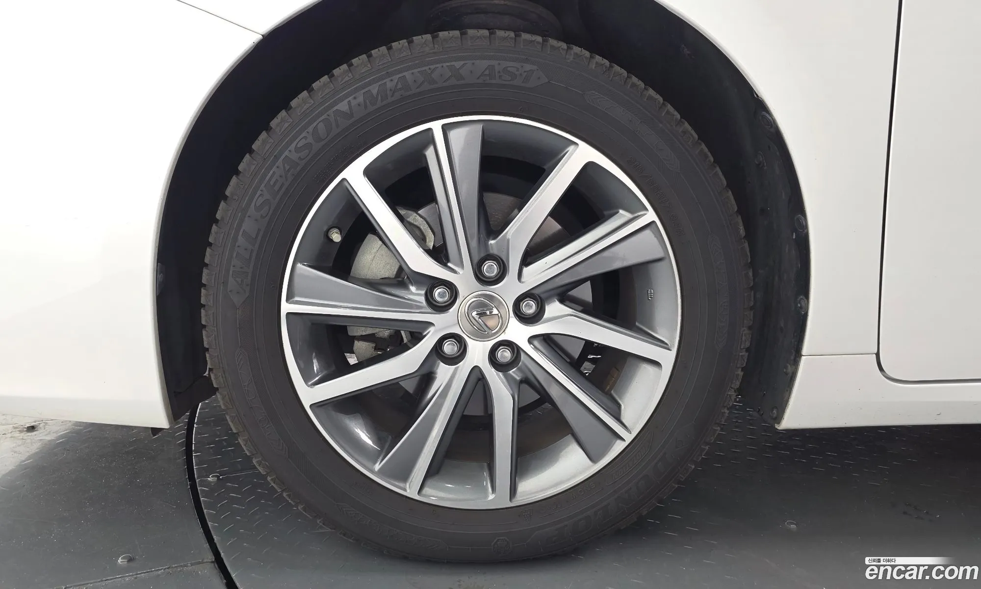 Lexus ES300h 2017 — 10