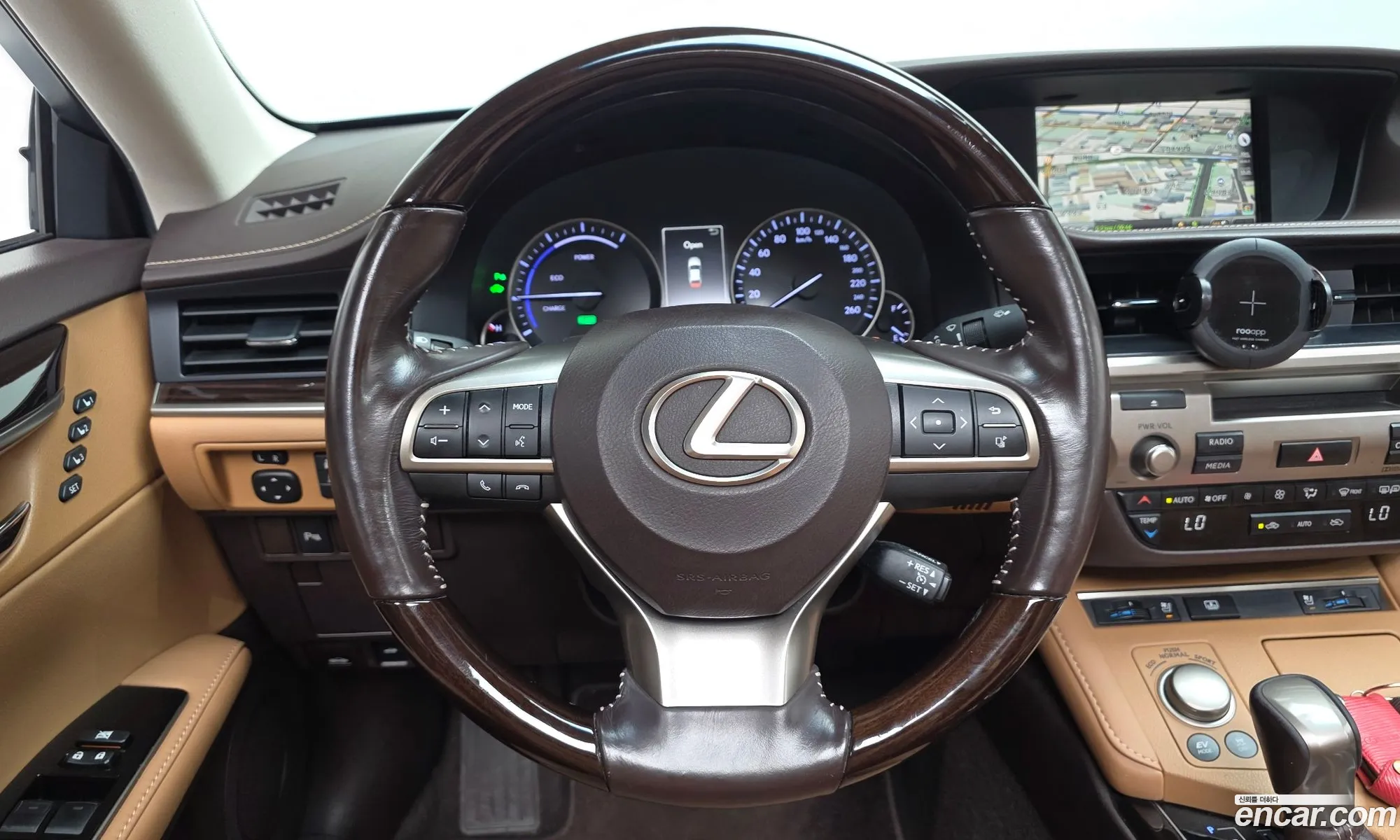 Lexus ES300h 2017 — 16