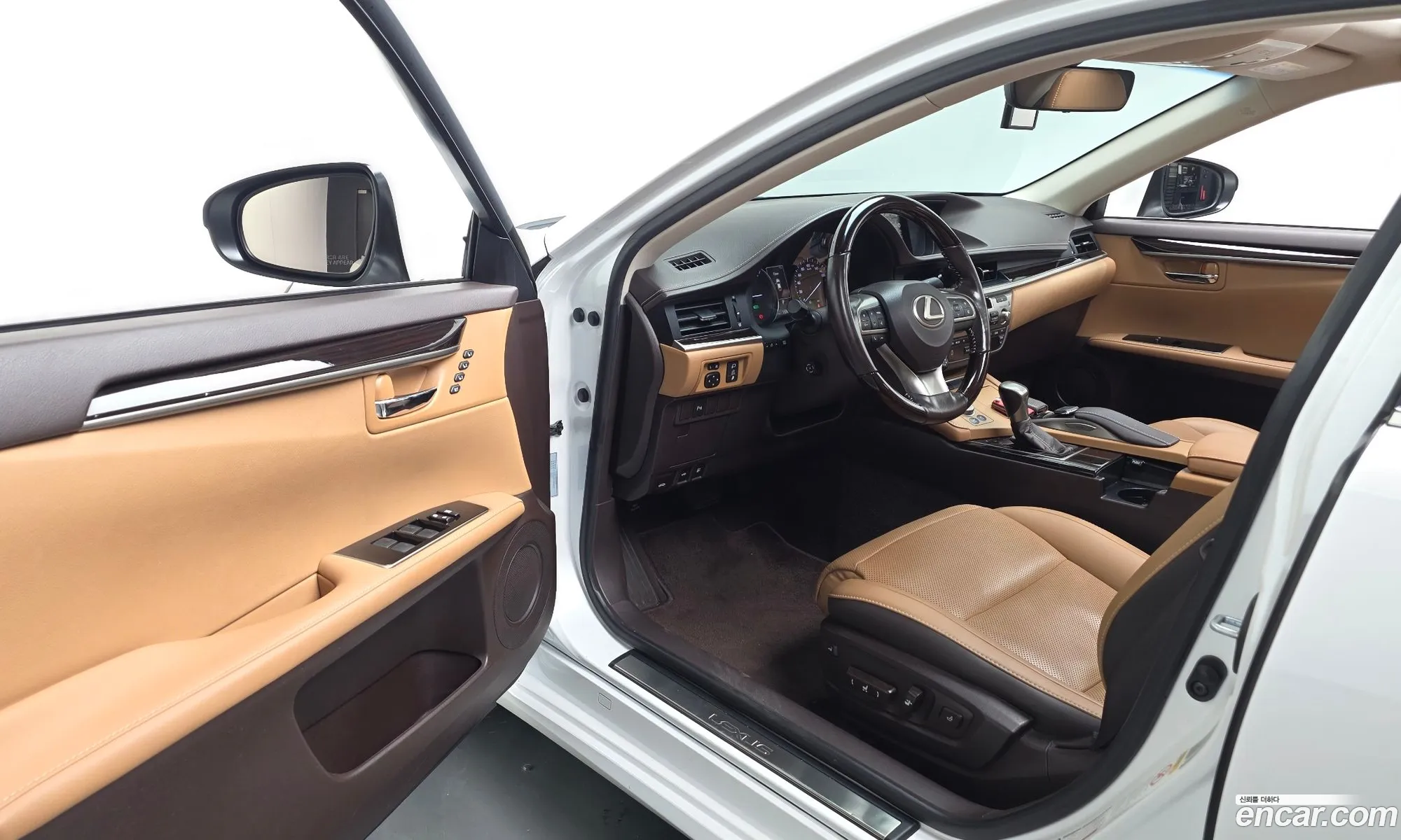 Lexus ES300h 2017 — 19