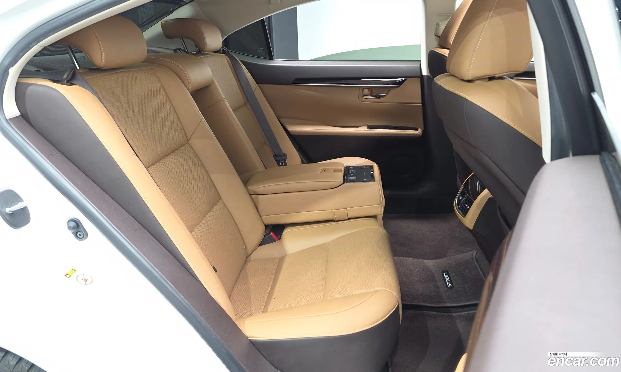 Lexus ES300h 2017 — 2
