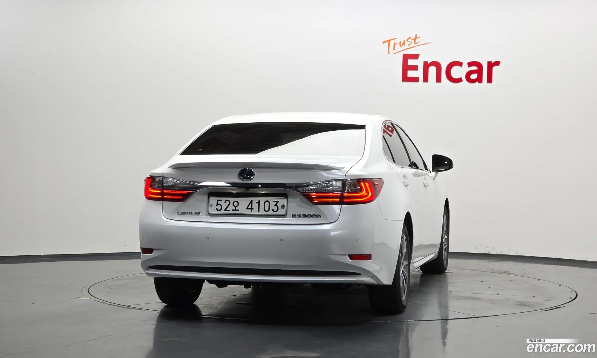 Lexus ES300h 2017 — 4