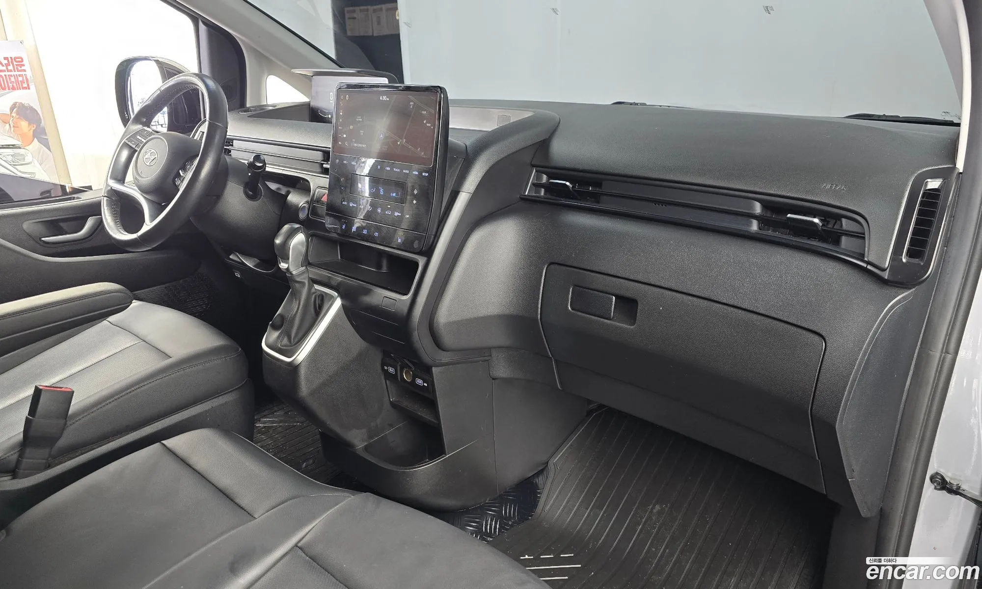 Hyundai Staria 2023 — 30
