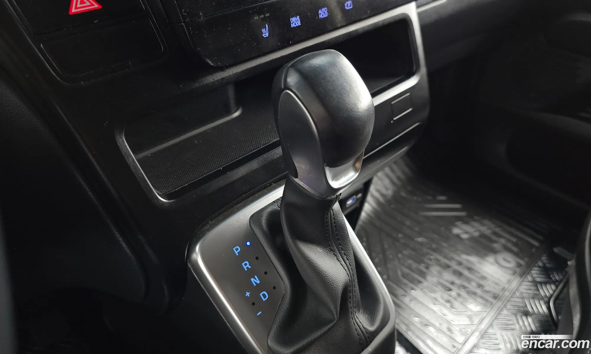 Hyundai Staria 2023 — 25