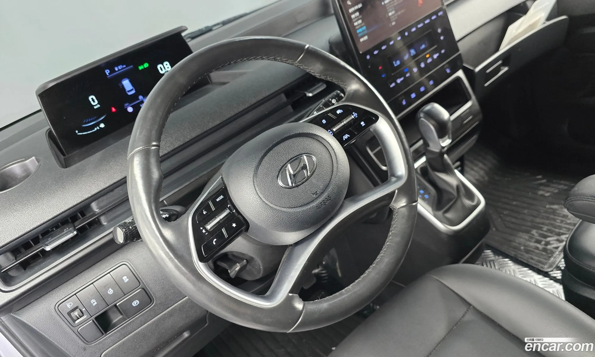 Hyundai Staria 2023 — 18