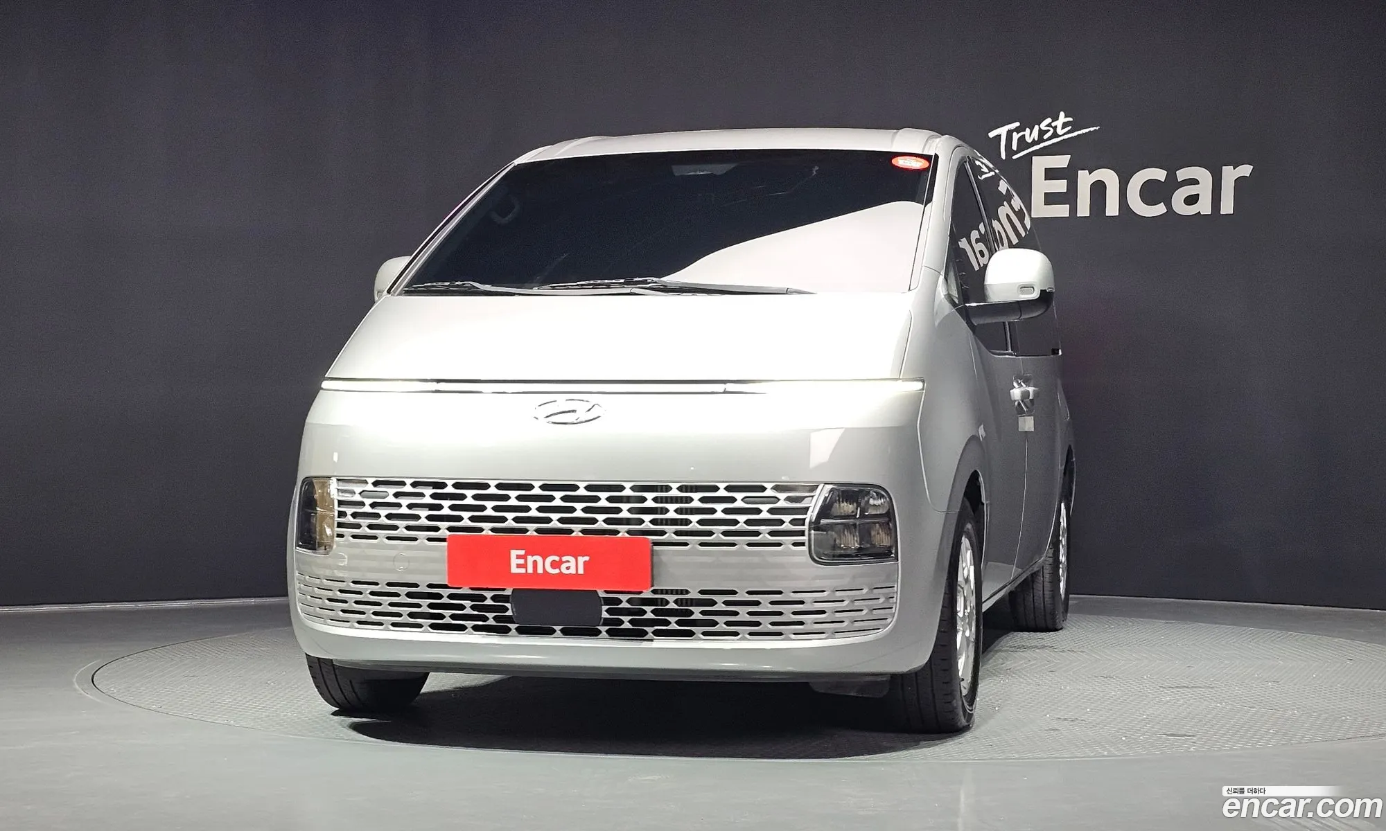 Hyundai Staria 2023 — 5