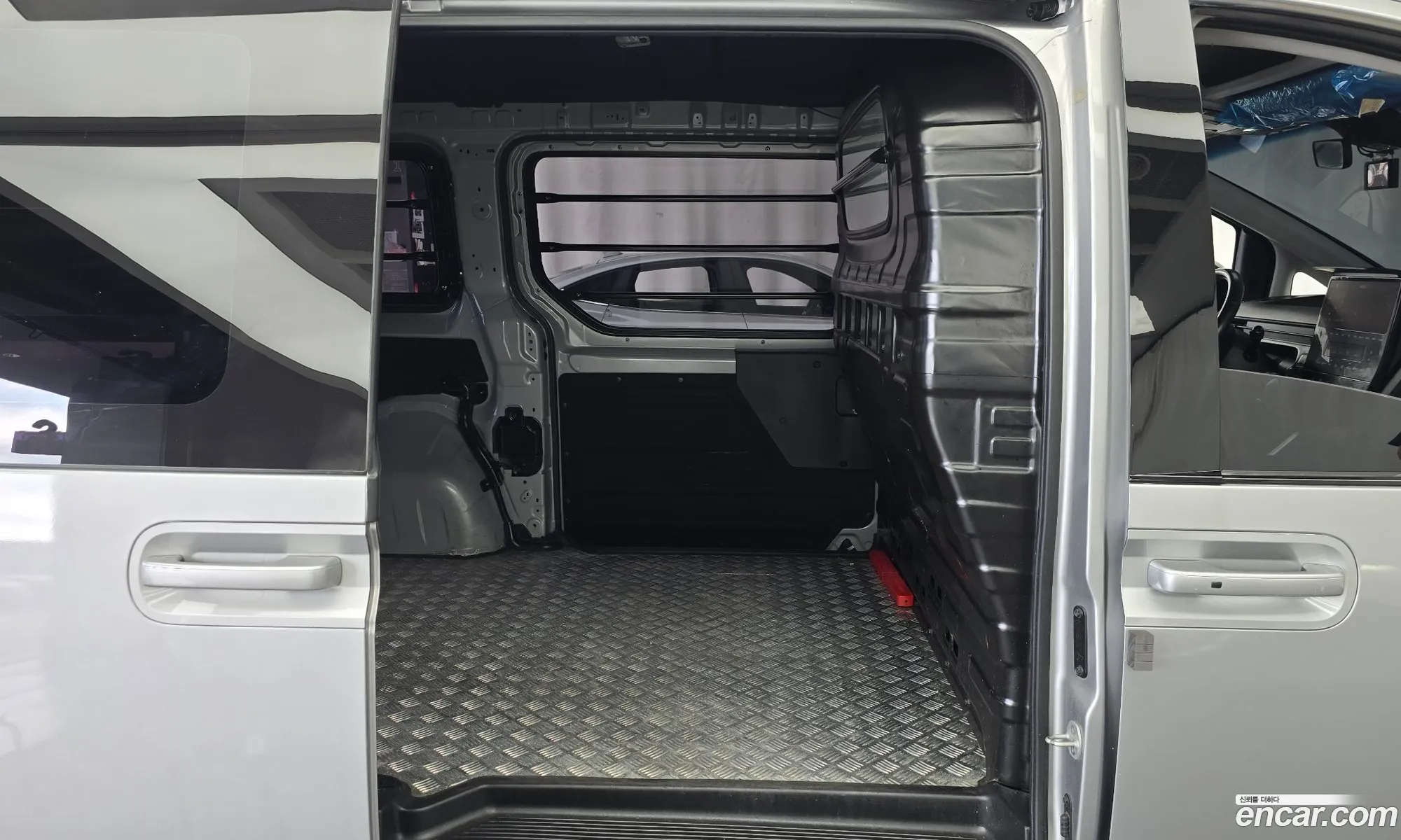 Hyundai Staria 2023 — 27