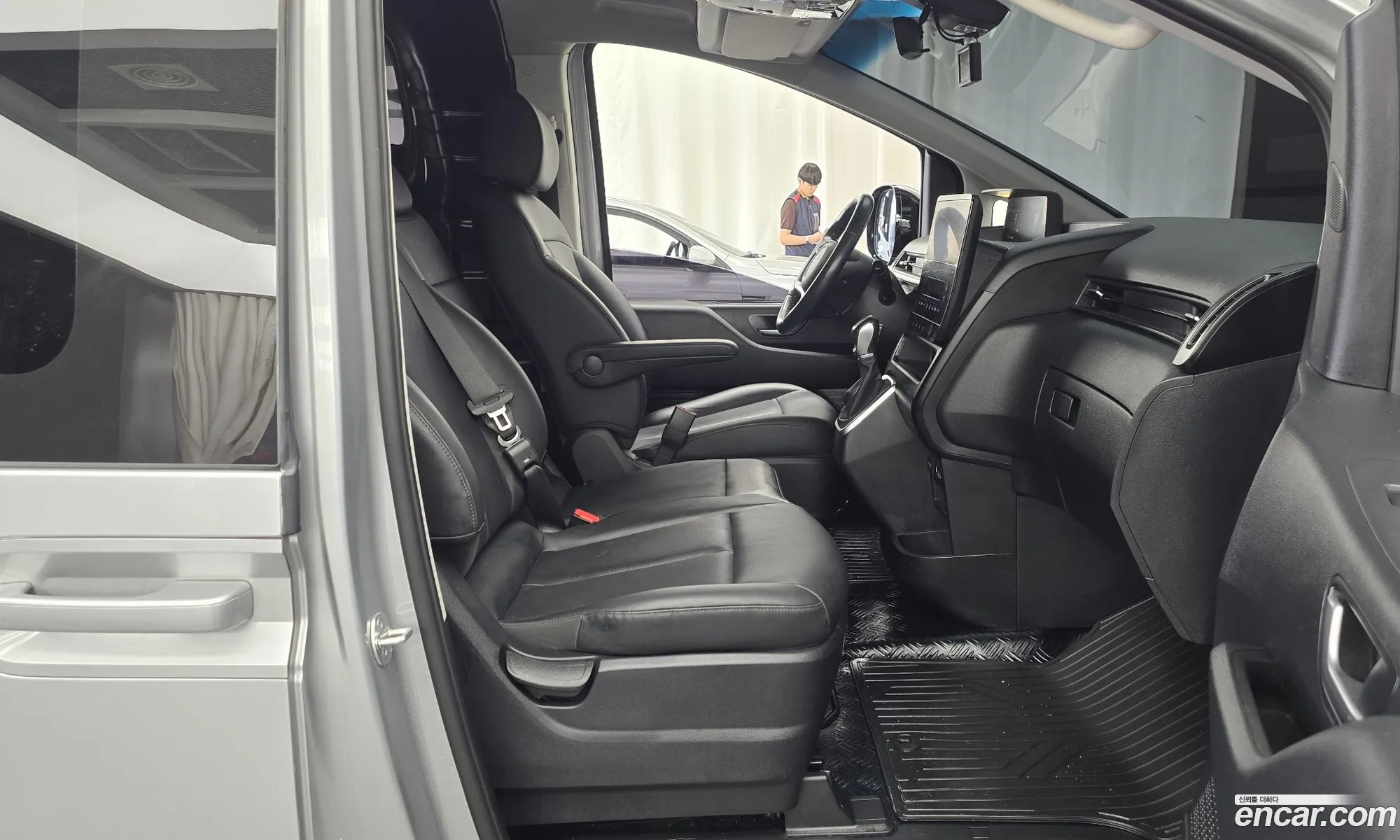 Hyundai Staria 2023 — 28