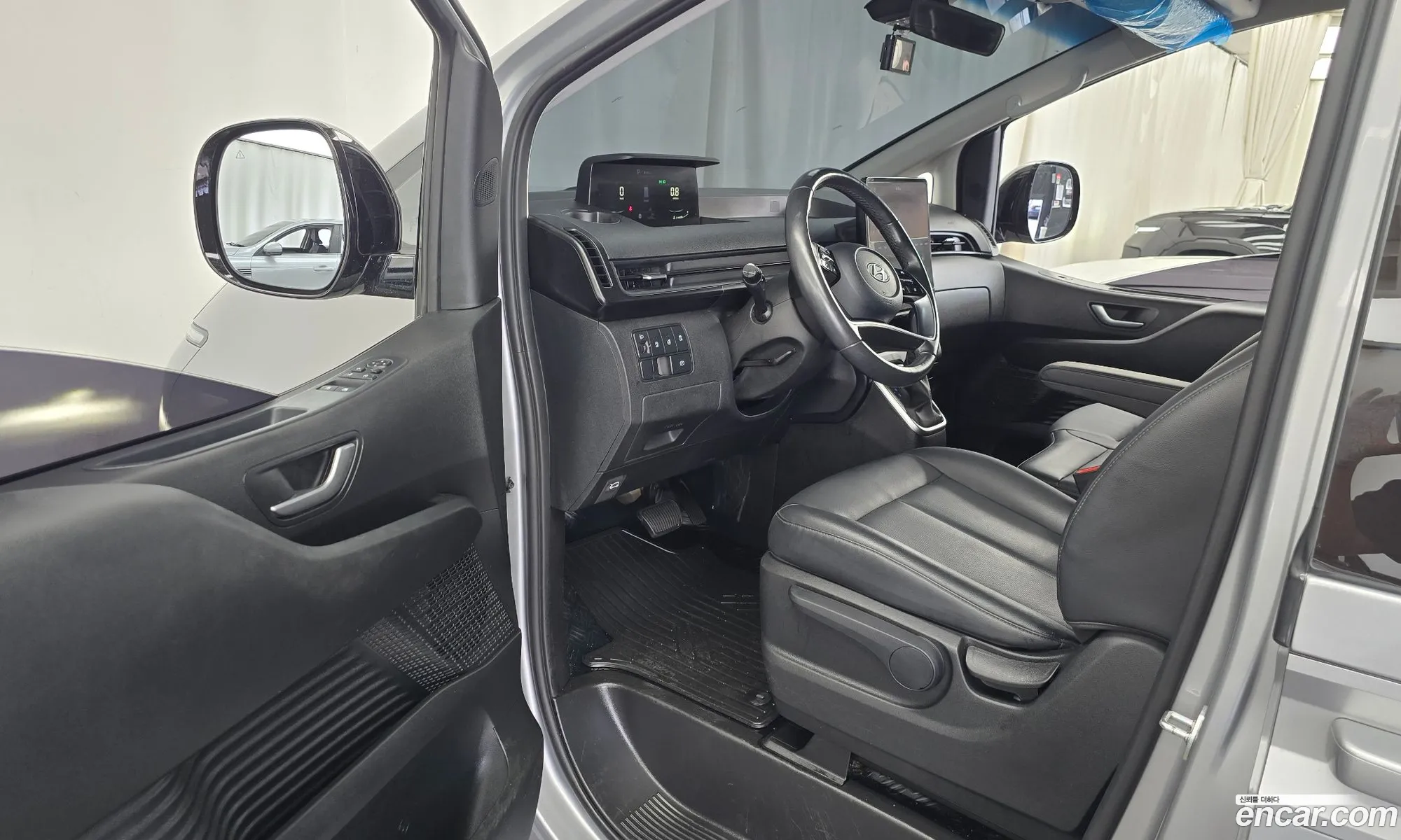 Hyundai Staria 2023 — 3