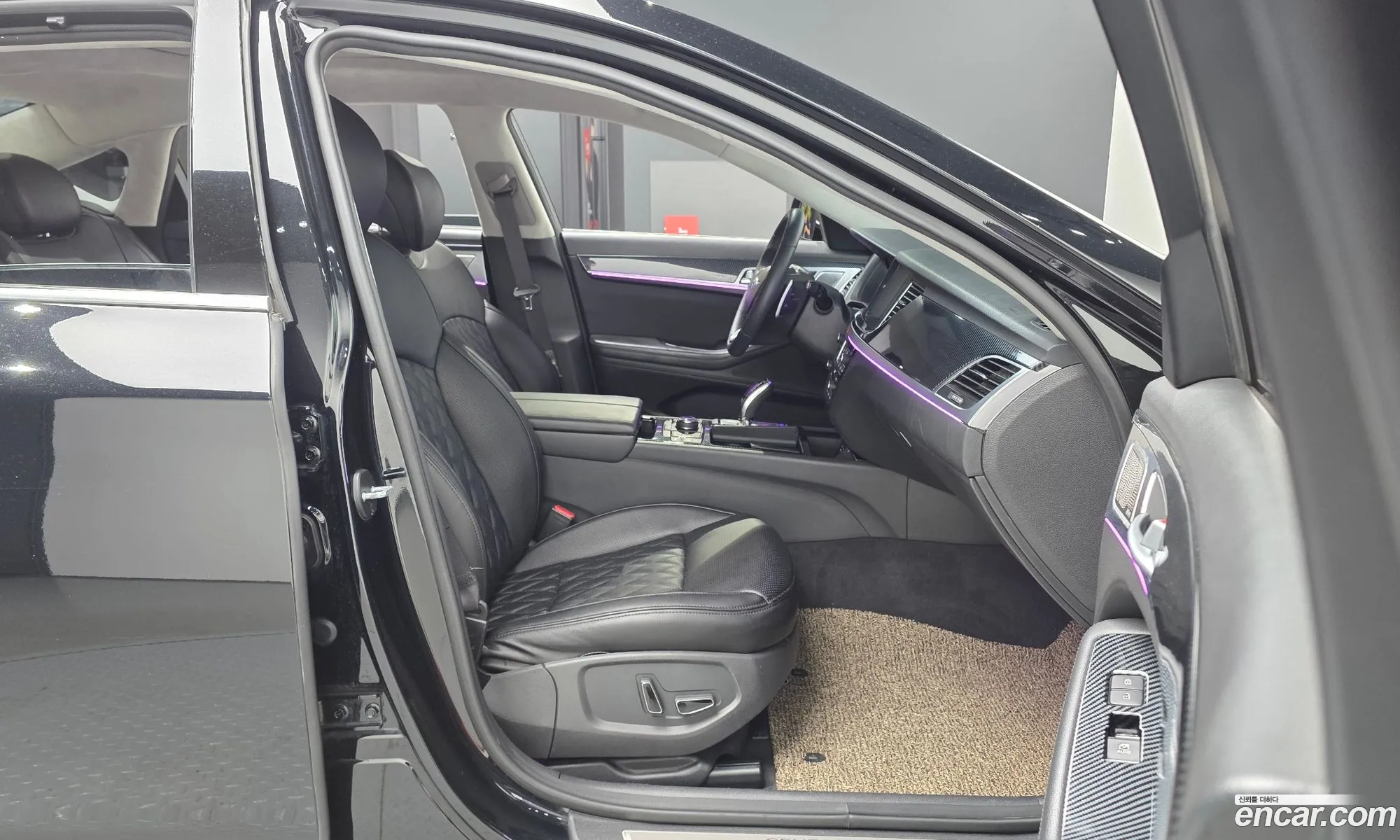 Genesis G80 2017 KMHGM41DDHU226220 — 2