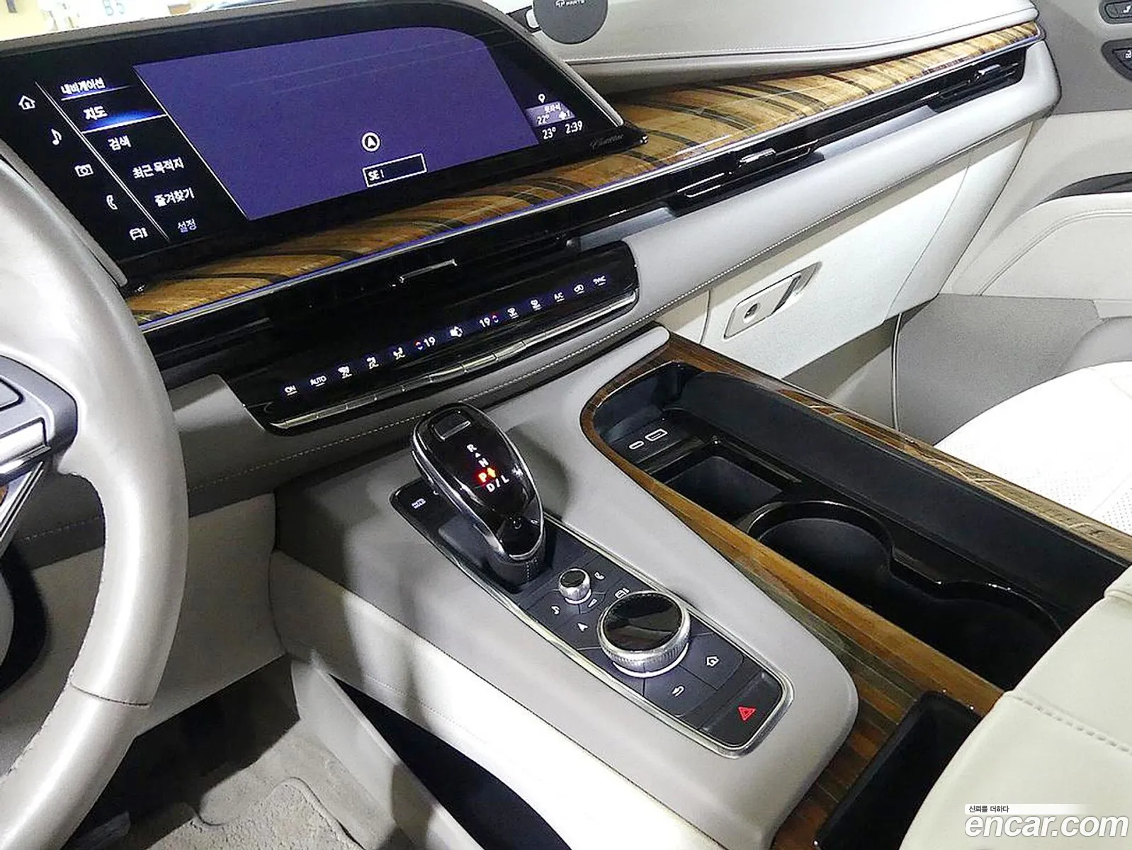 Cadillac Escalade 2022 — 12