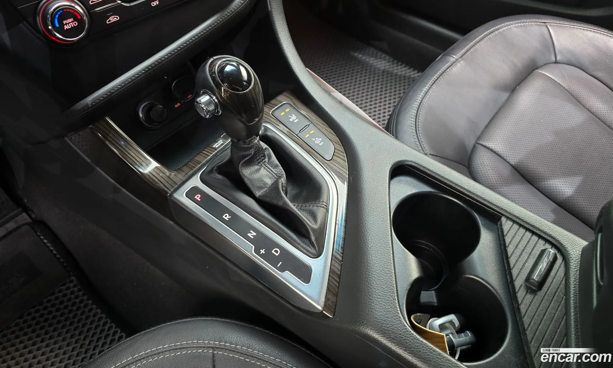 Kia K5 2010 KNAGN411BBA045904 — 4