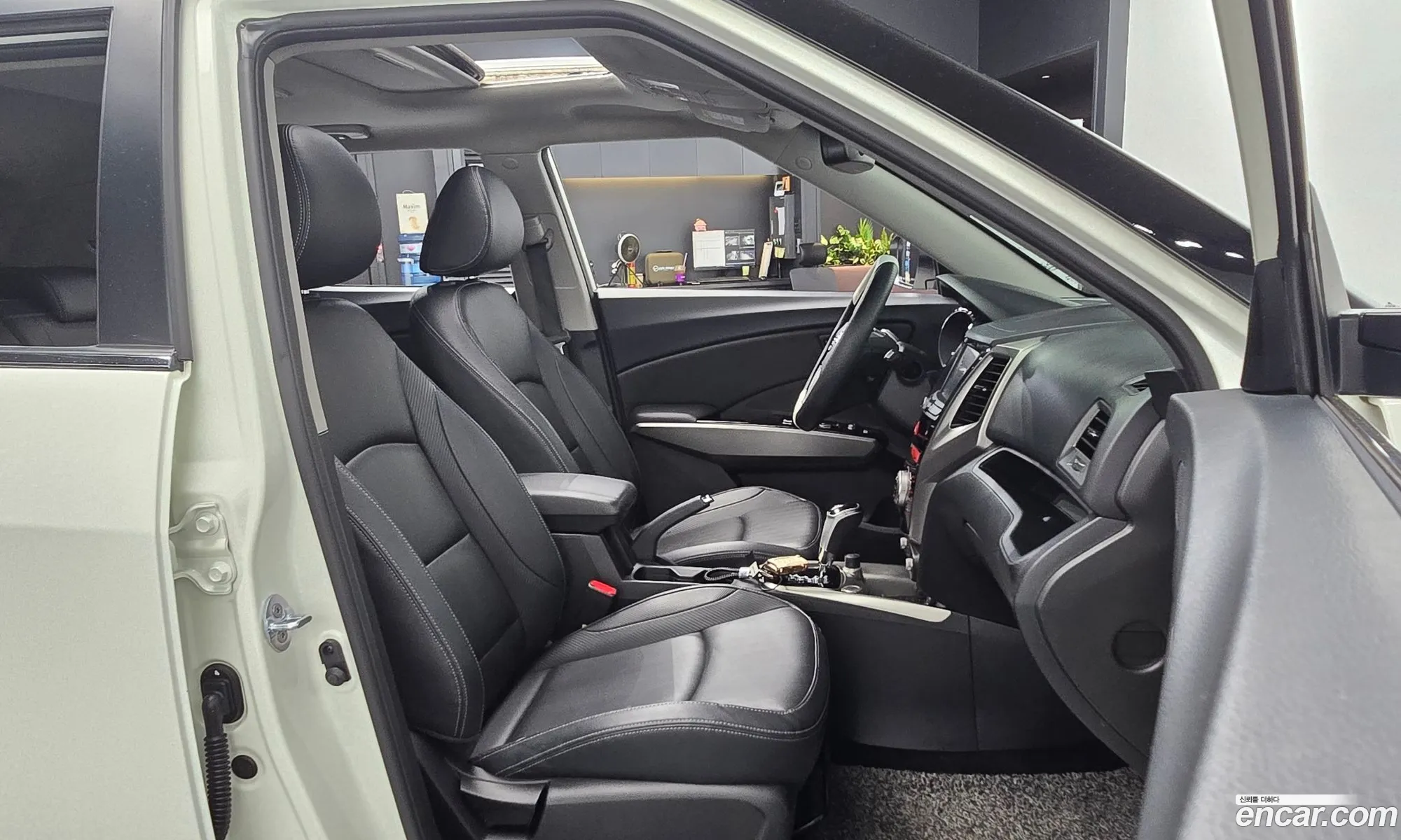 KG Mobility (SsangYong) Tivoli 2016 — 17