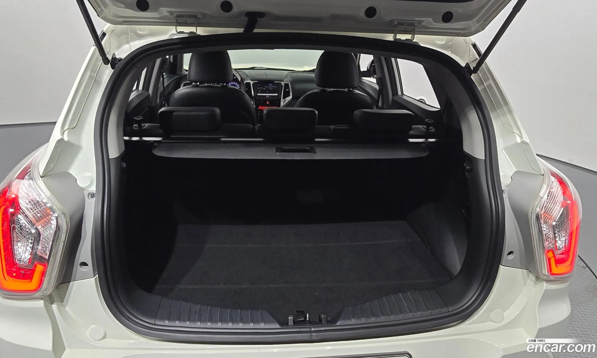 KG Mobility (SsangYong) Tivoli 2016 — 23
