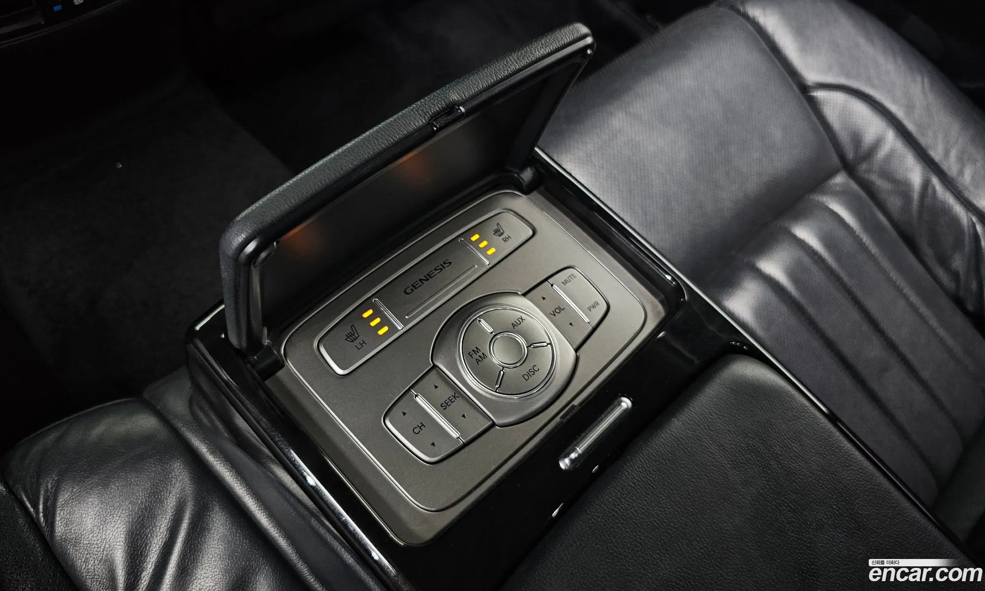 Hyundai Genesis 2011 — 12