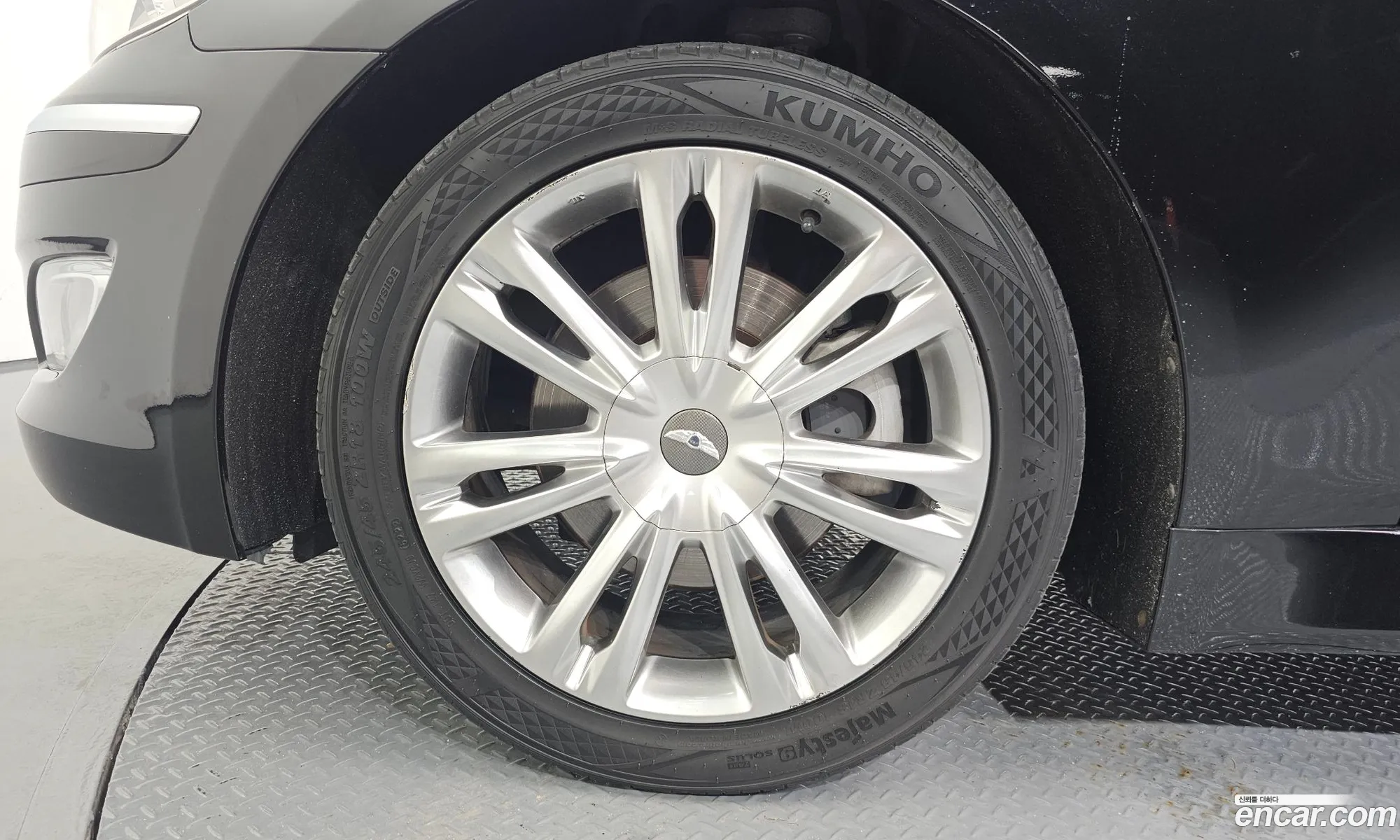 Hyundai Genesis 2011 — 17