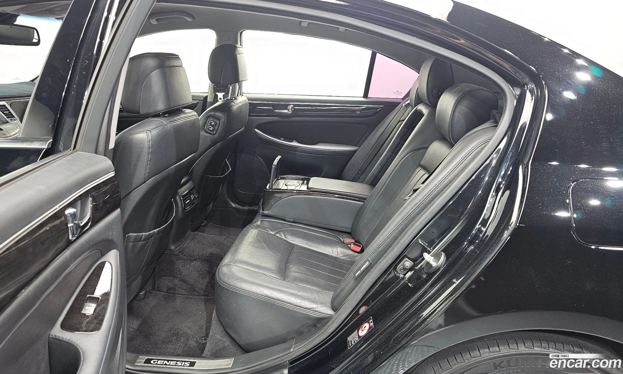 Hyundai Genesis 2011 — 14