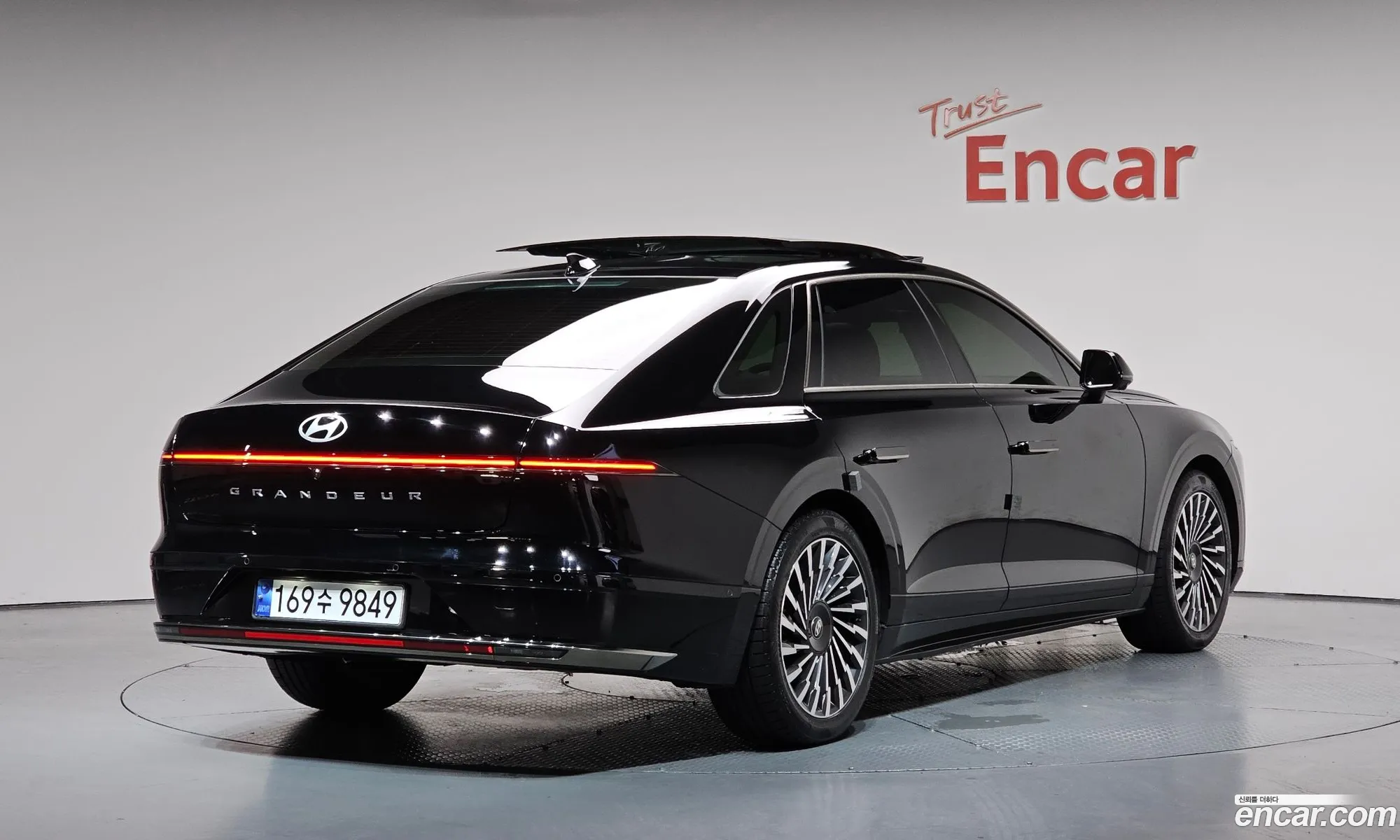 Hyundai Grandeur Hybrid 2023 — 18