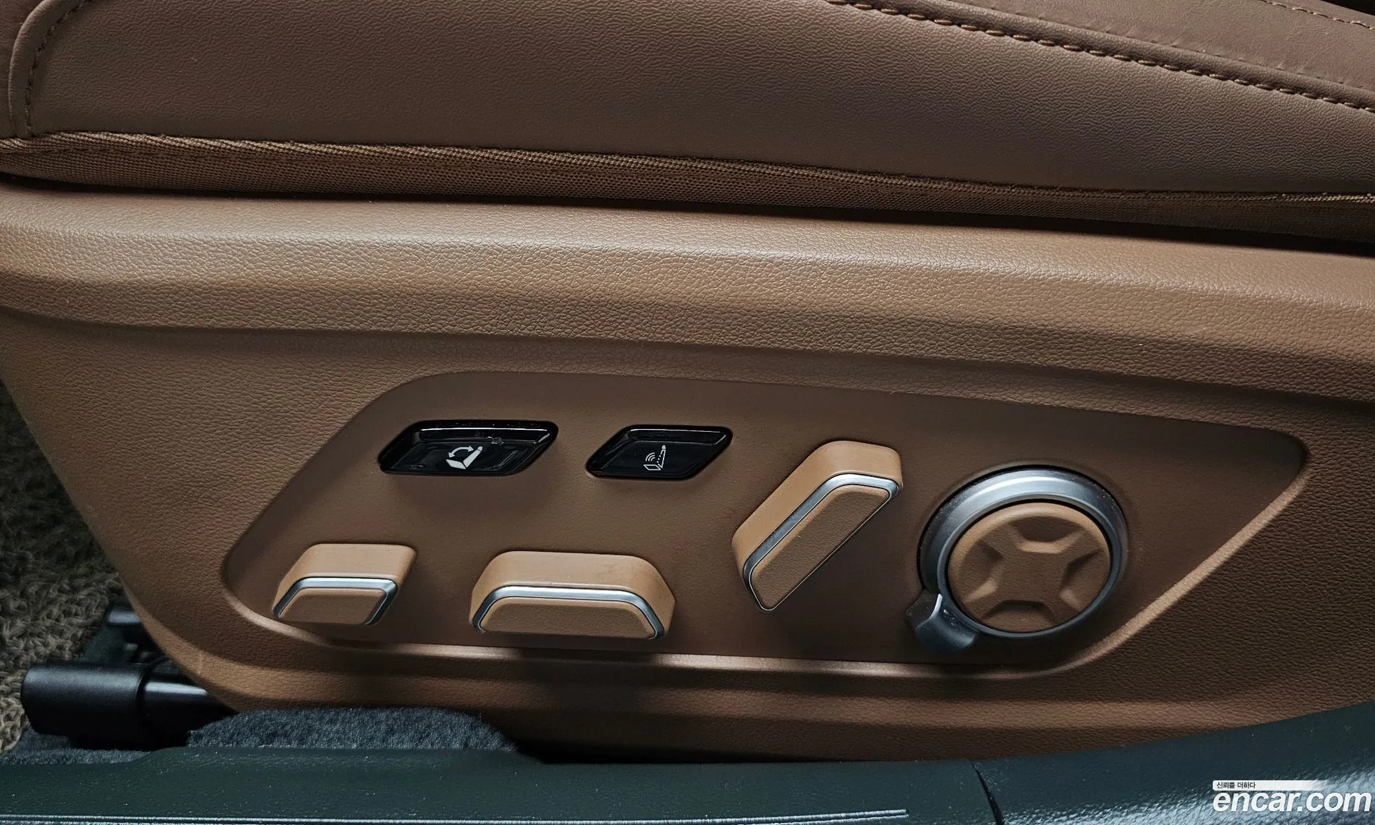 Hyundai Grandeur Hybrid 2023 — 40