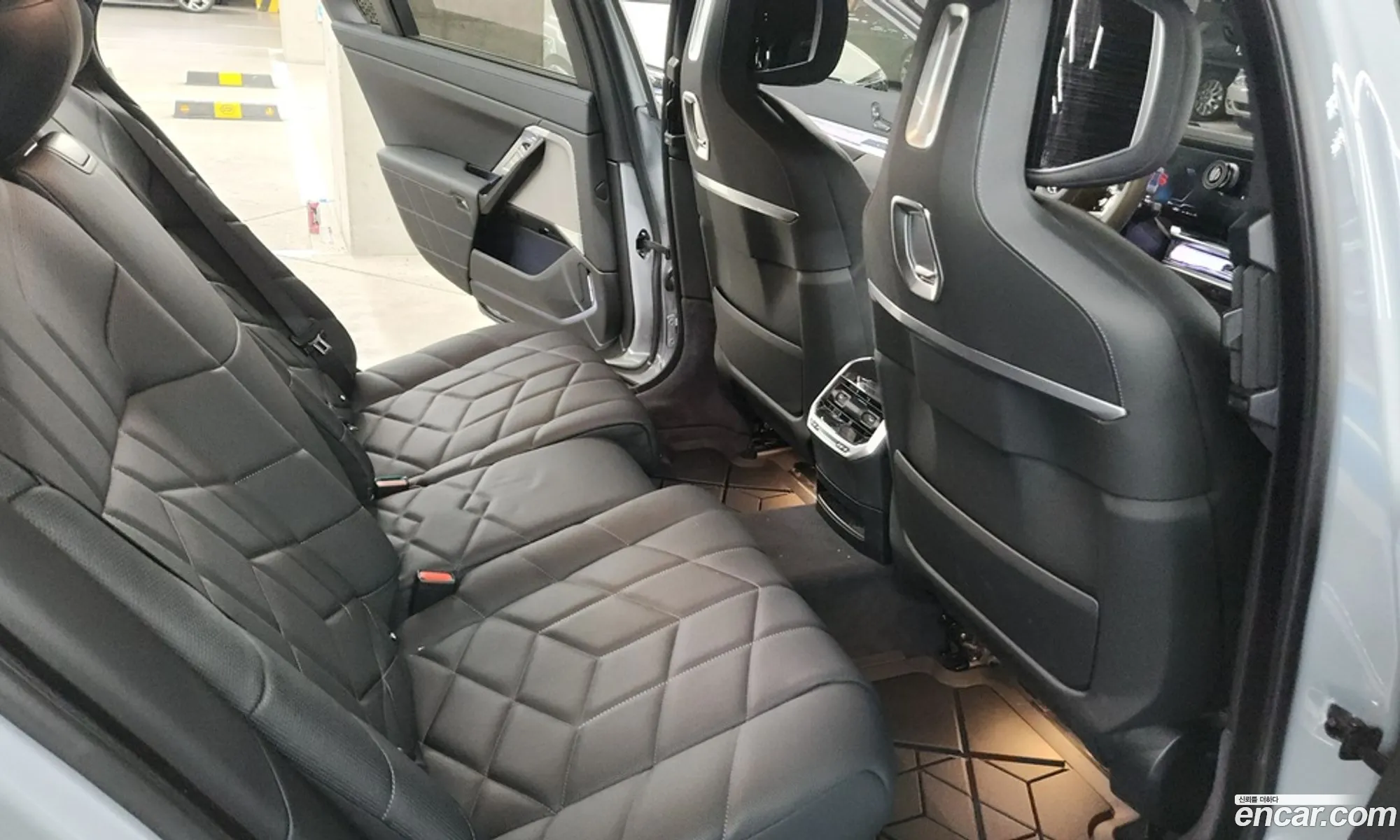 BMW 7 Series 2025 — 8
