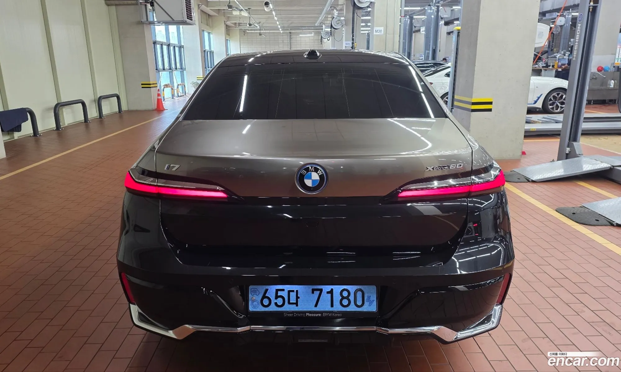 BMW i7