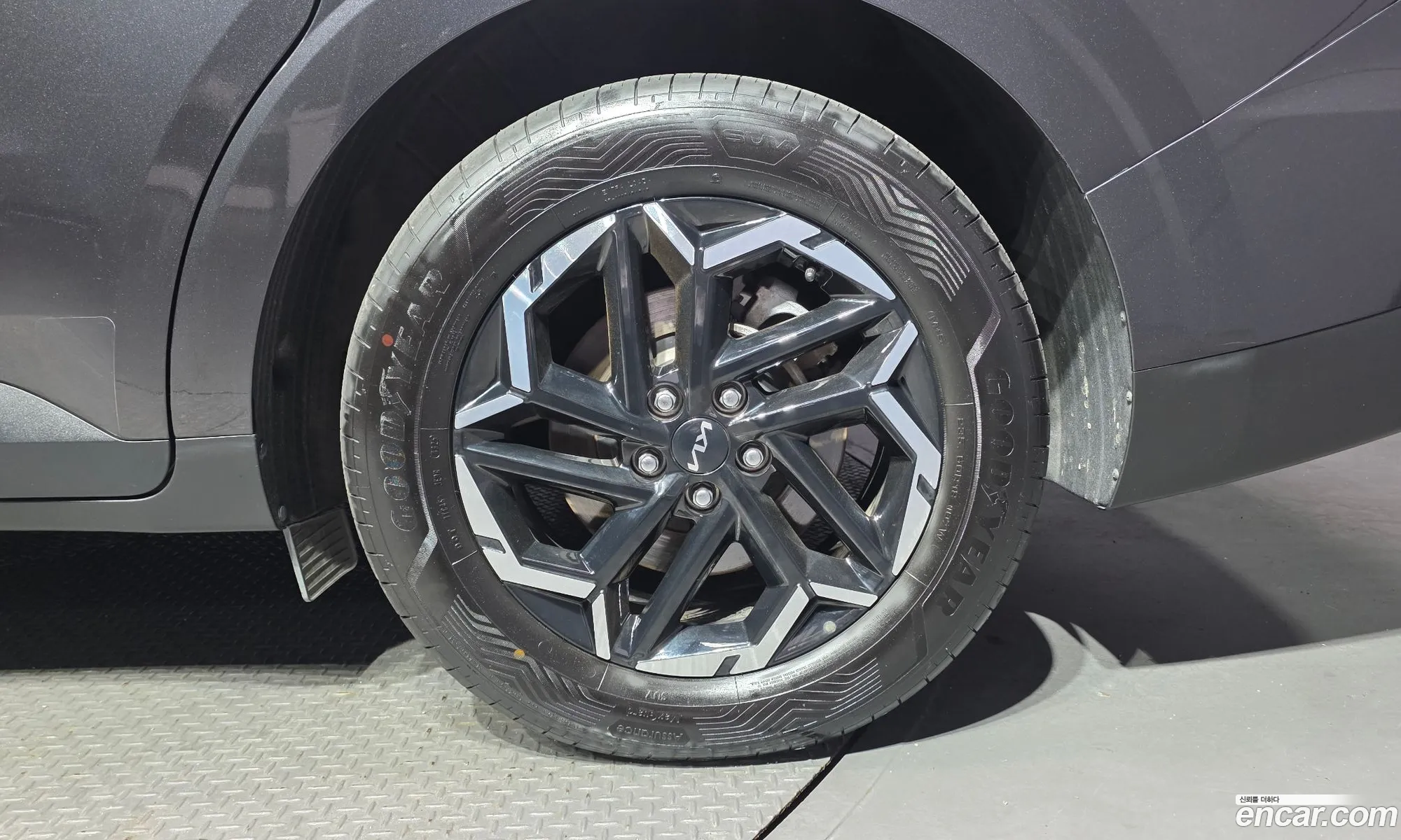 Kia Carnival 2024 KNANC81BBSS483041 — 5
