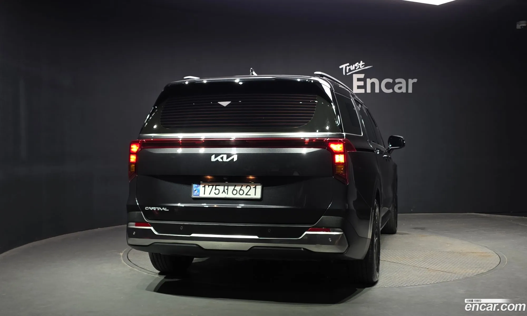 Kia Carnival 2024 KNANC81BBSS483041 — 8