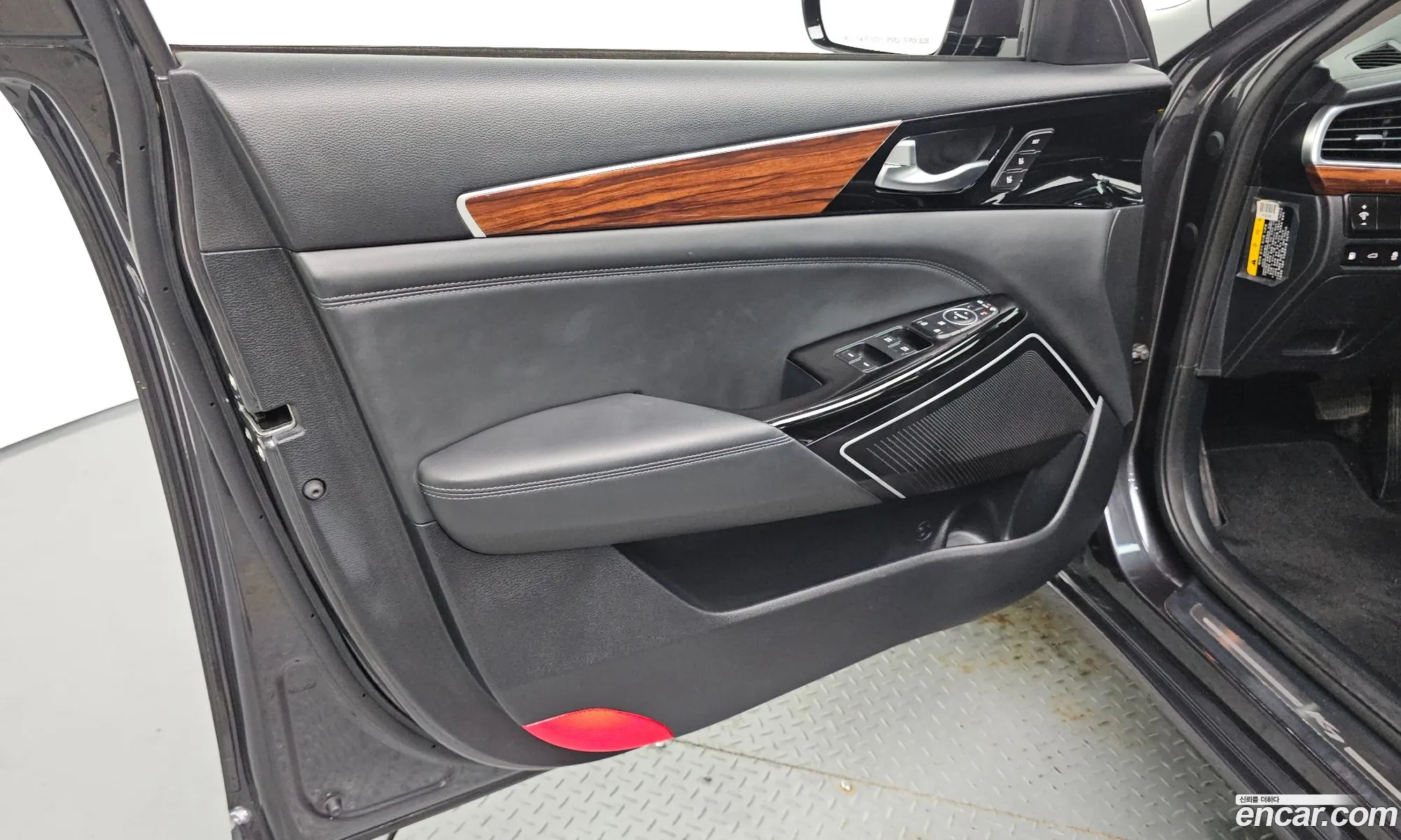 Kia K7 2016 KNALB415BGA052472 — 6