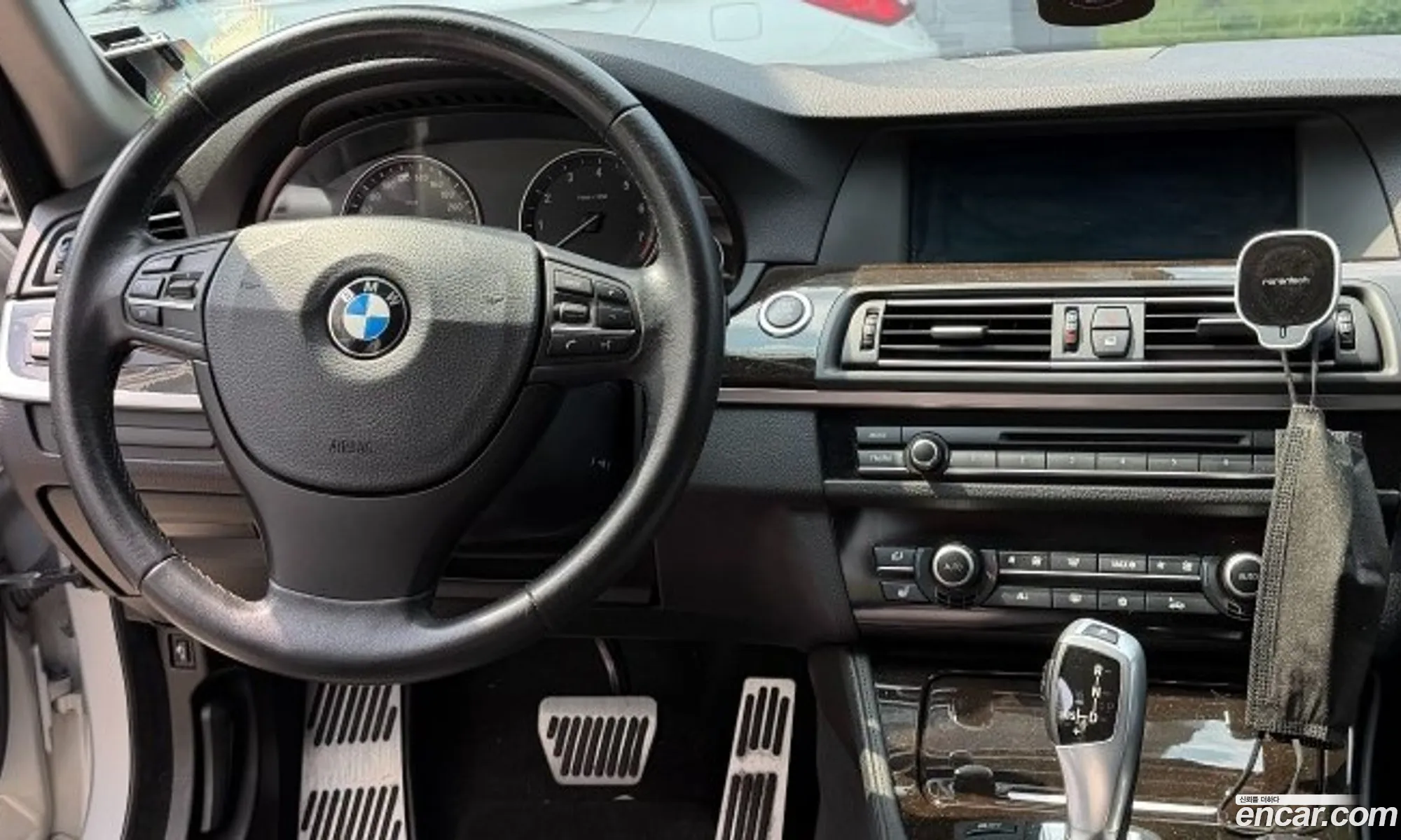BMW 5 Series 2010 — 12