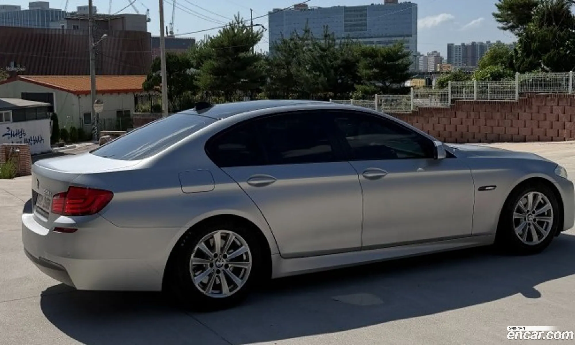 BMW 5 Series 2010 — 11