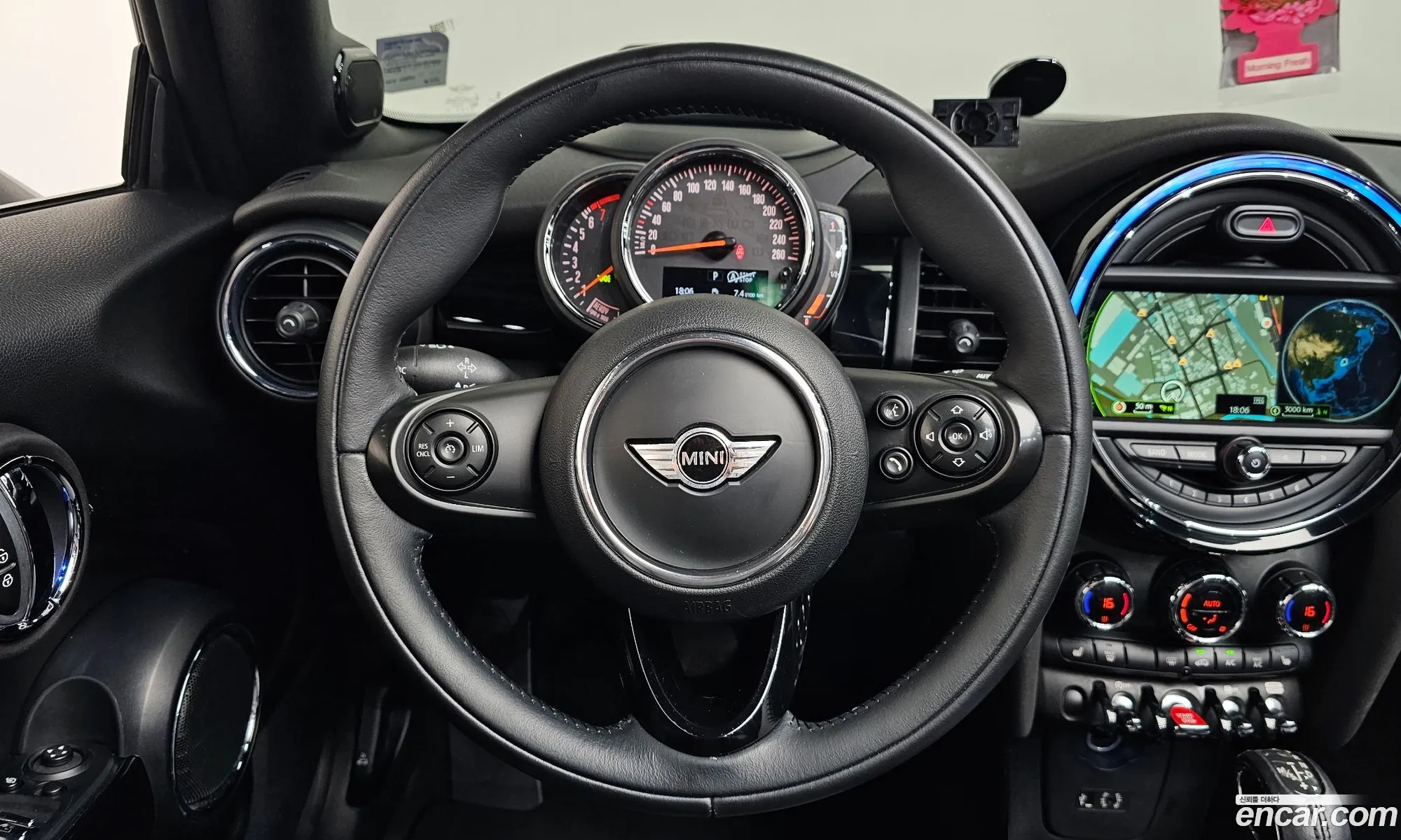 Mini Cooper Convertible 2017 WMWWG5102J3A80290 — 4