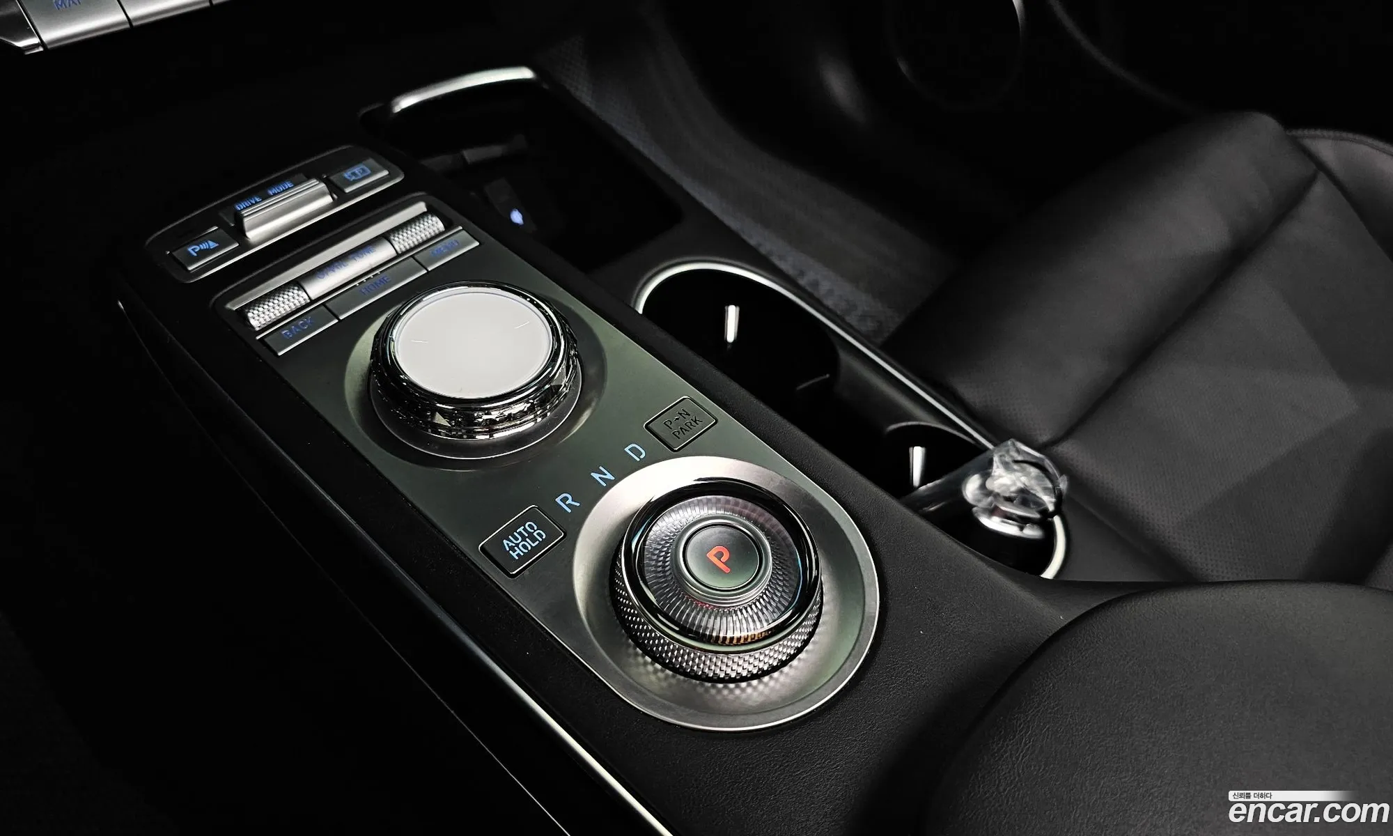 Genesis GV70 2022 KMTMA81BBNU070221 — 4