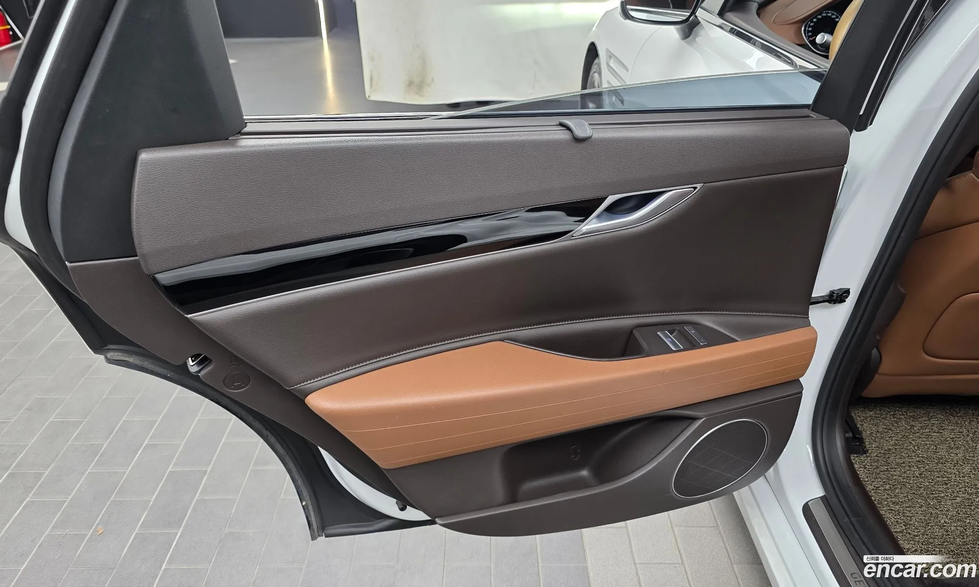 Genesis G80 2020 KMTGB41CBMU051902 — 31