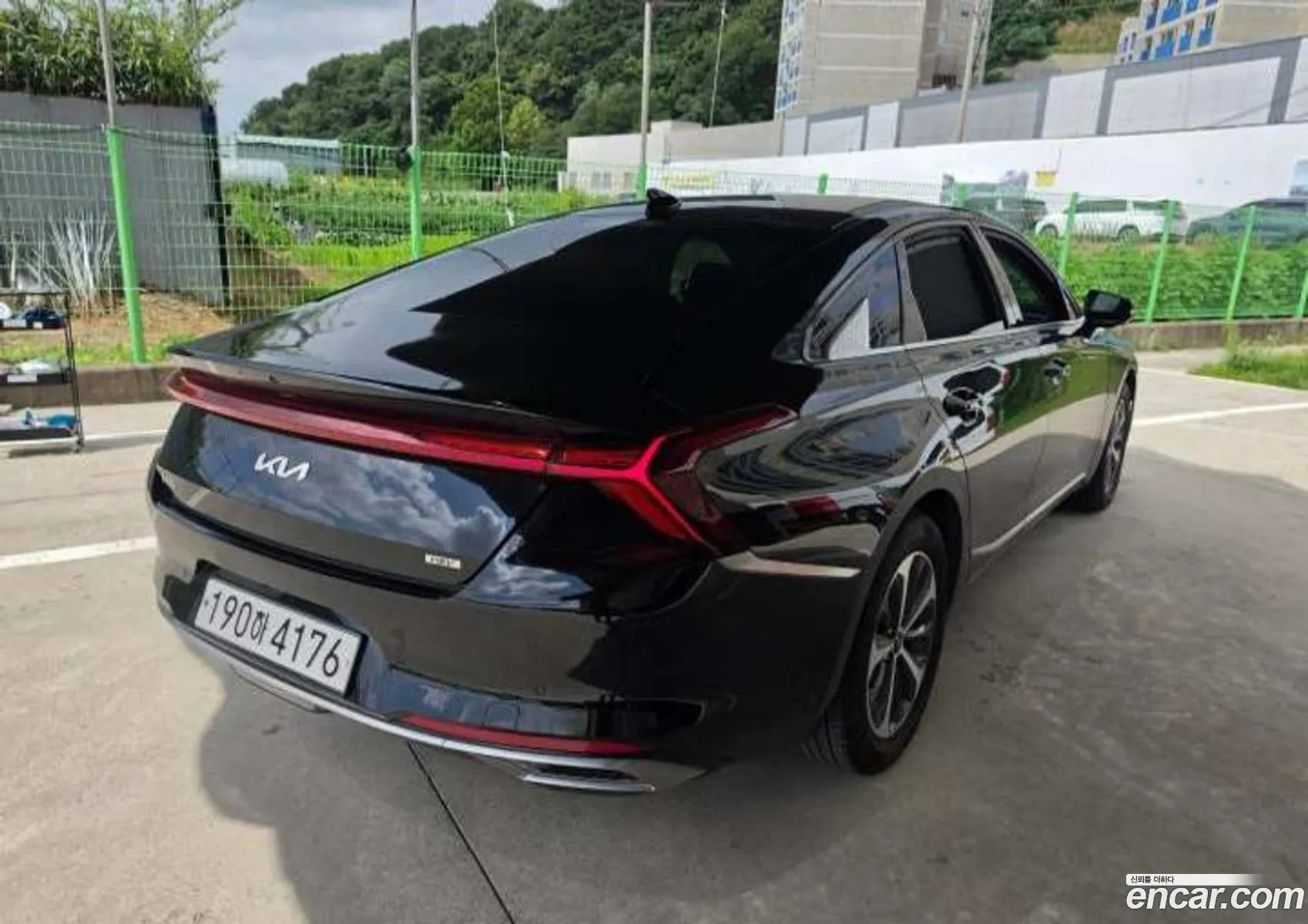 Kia K8 Hybrid 2023 — 8