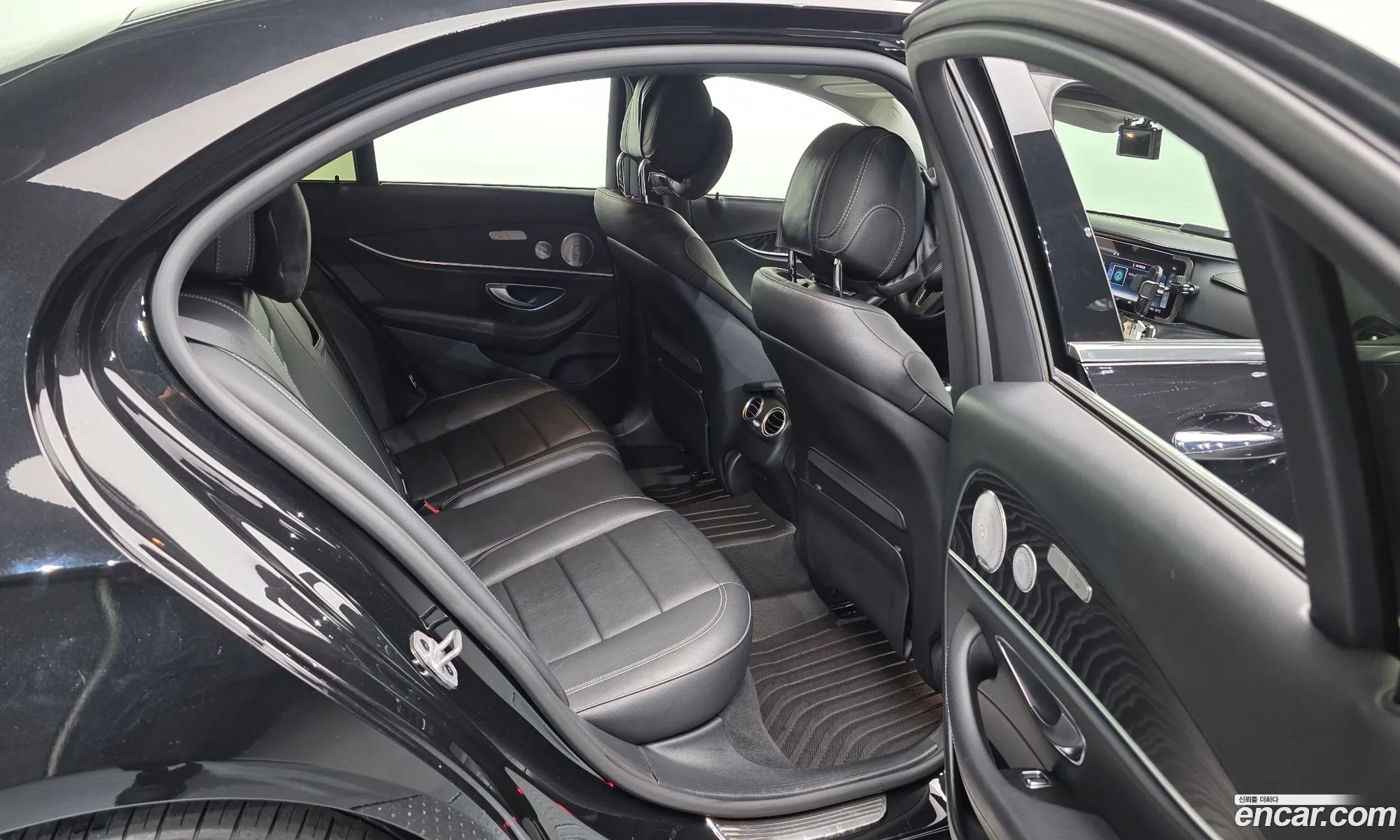 Mercedes-Benz E-Class W213 2019 WDDZF4KB3KA637317 — 19