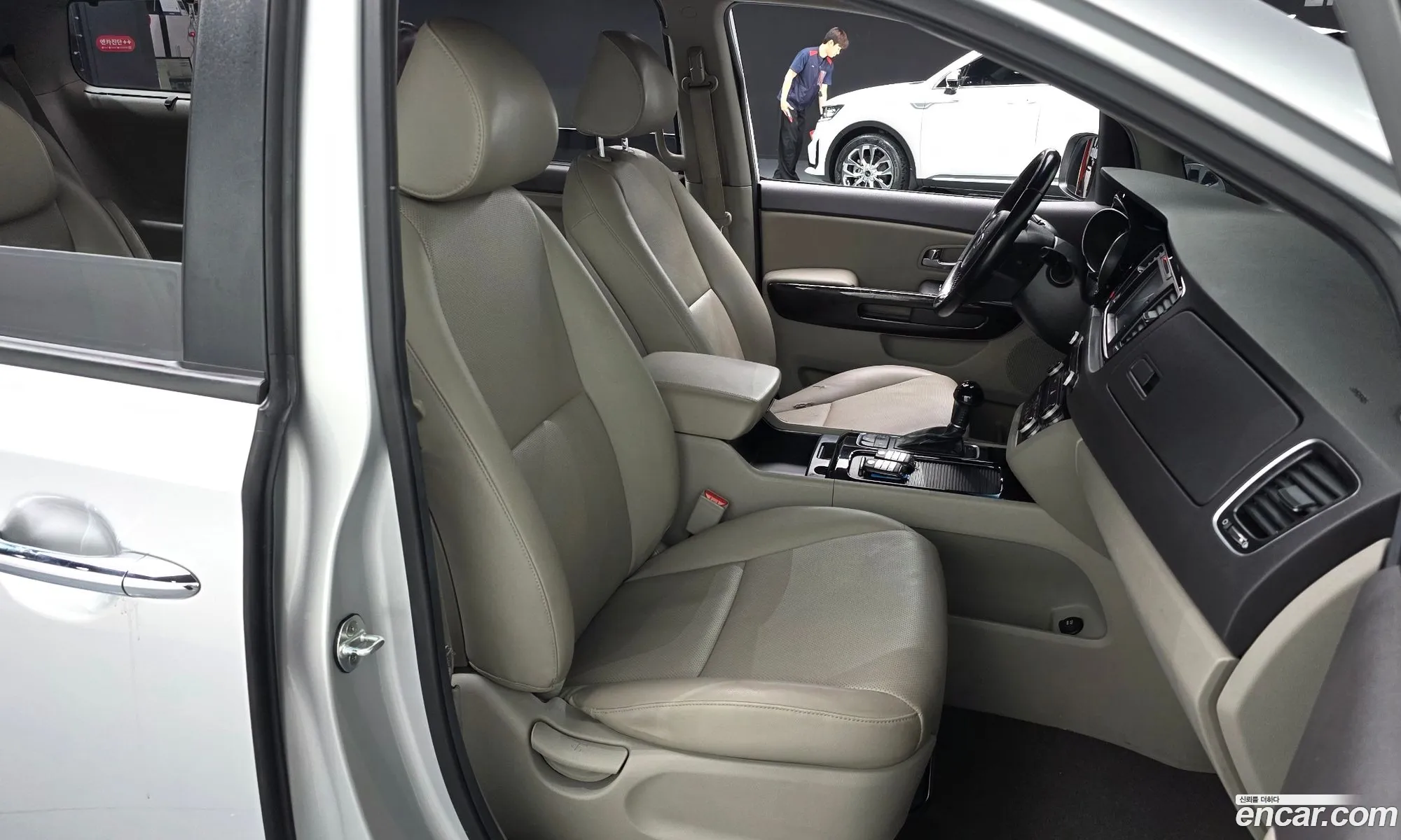 Kia Carnival 2014 — 11