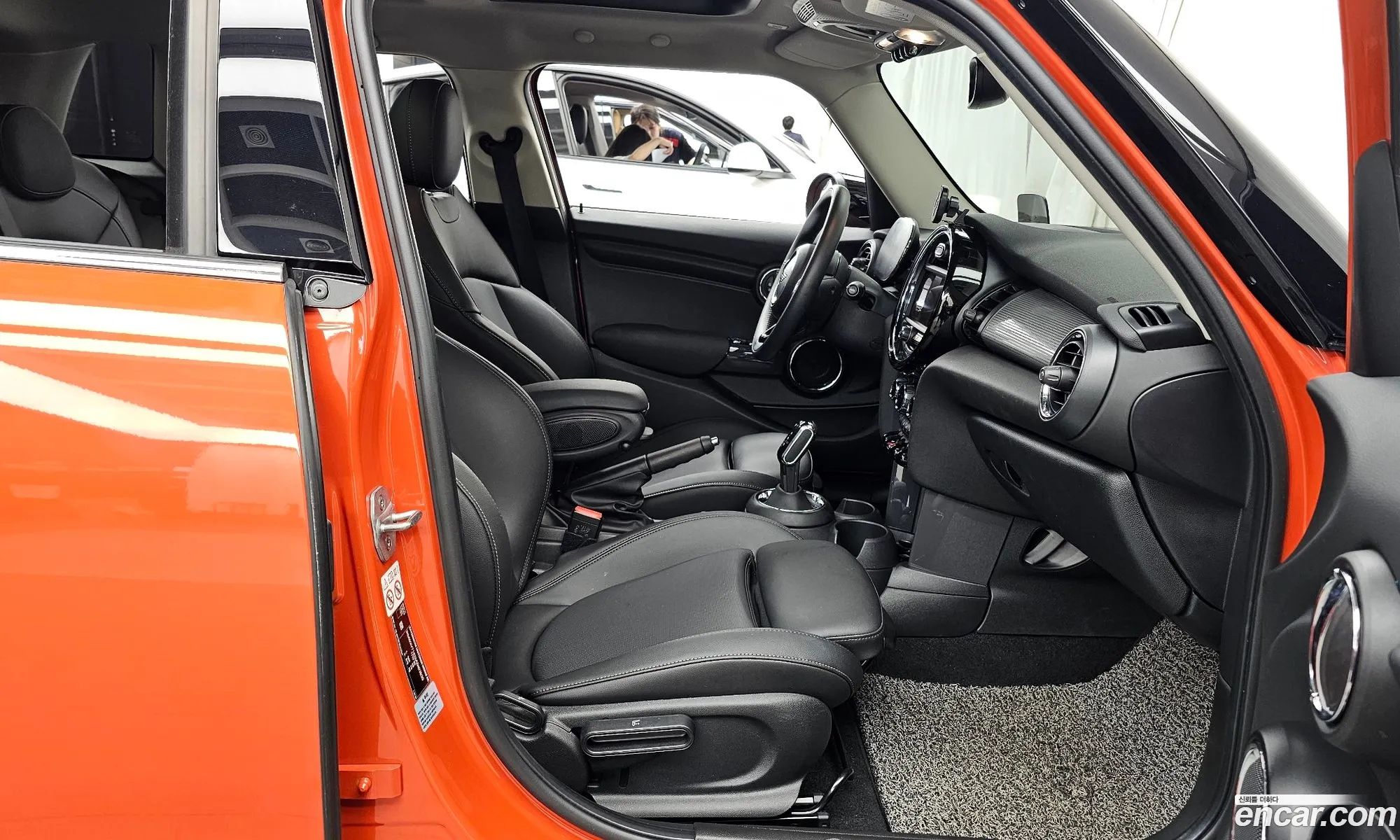 Mini Cooper 2021 WMWXV7102M2N93830 — 2