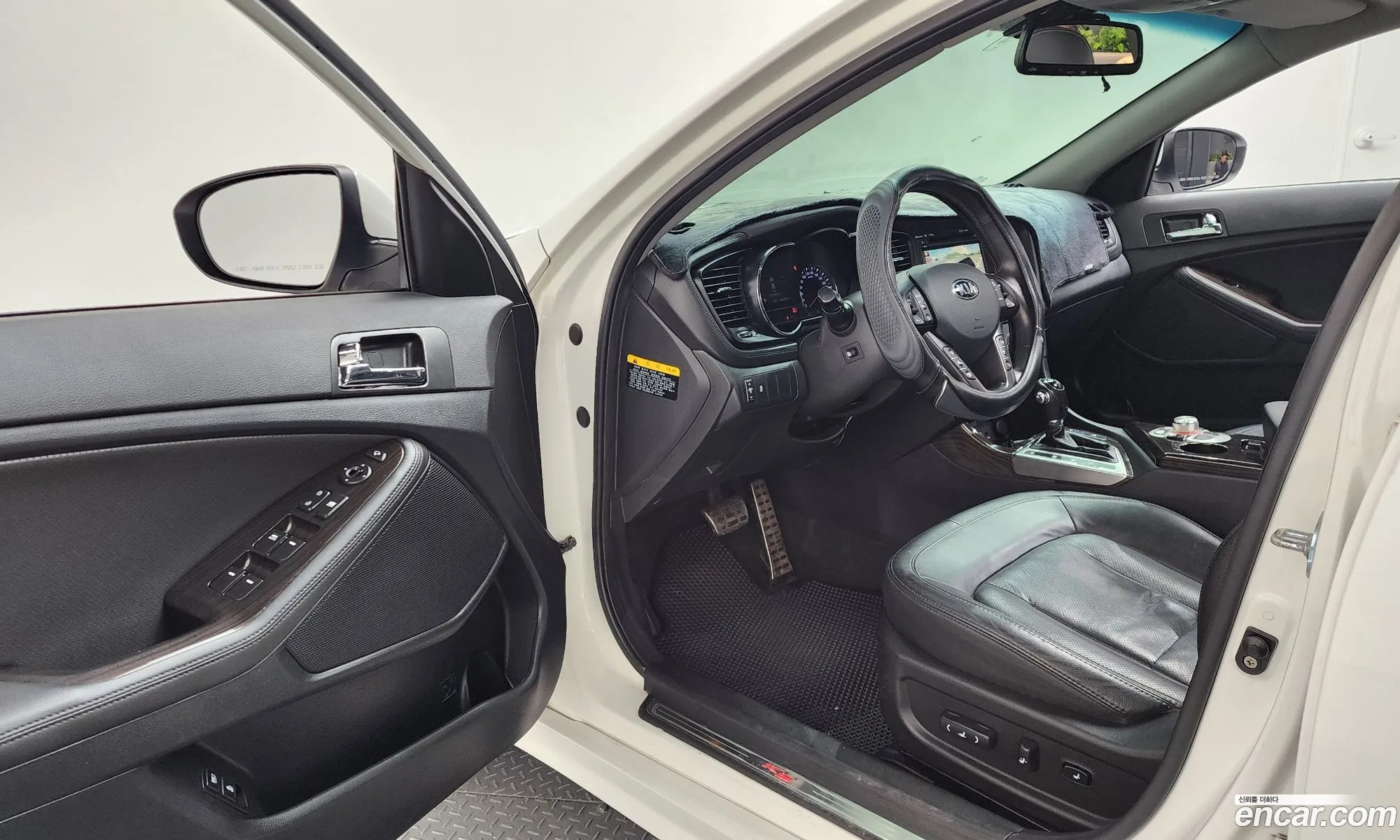 Kia K5 2012 KNAGN416BDA341404 — 4