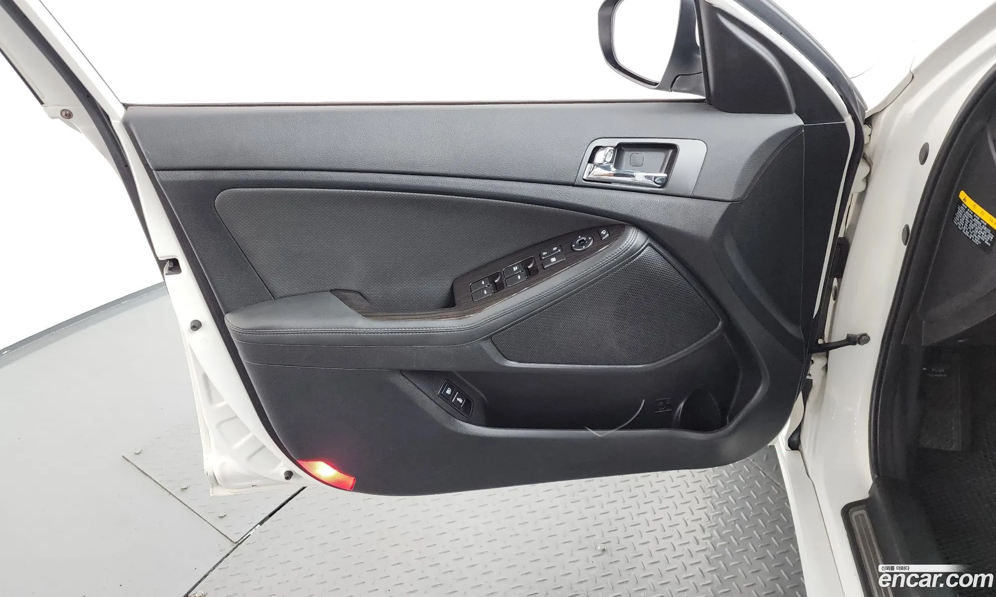 Kia K5 2012 KNAGN416BDA341404 — 7