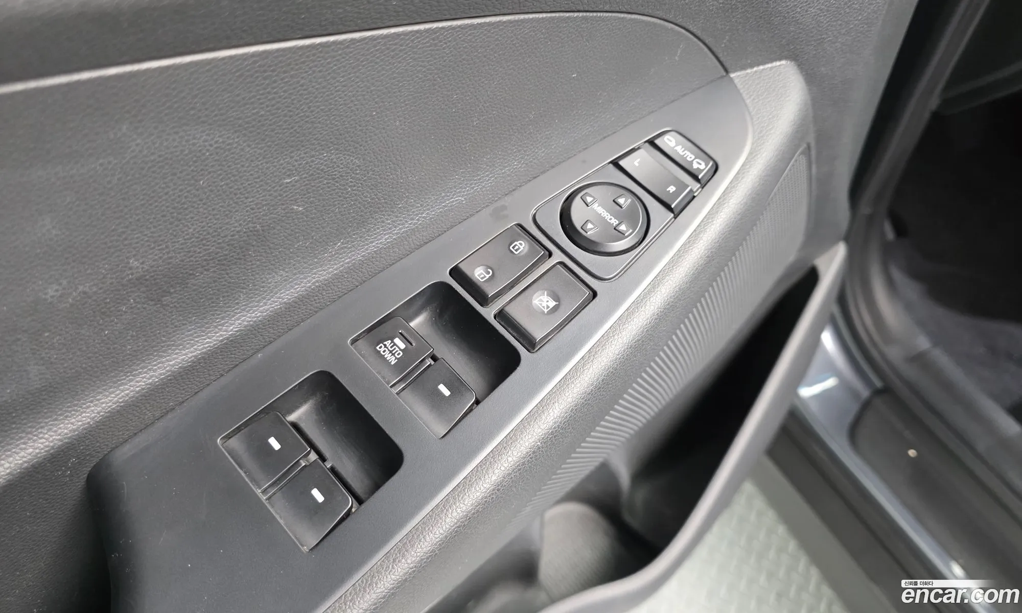 Hyundai Tucson 2017 KMHJ281ADJU521959 — 32